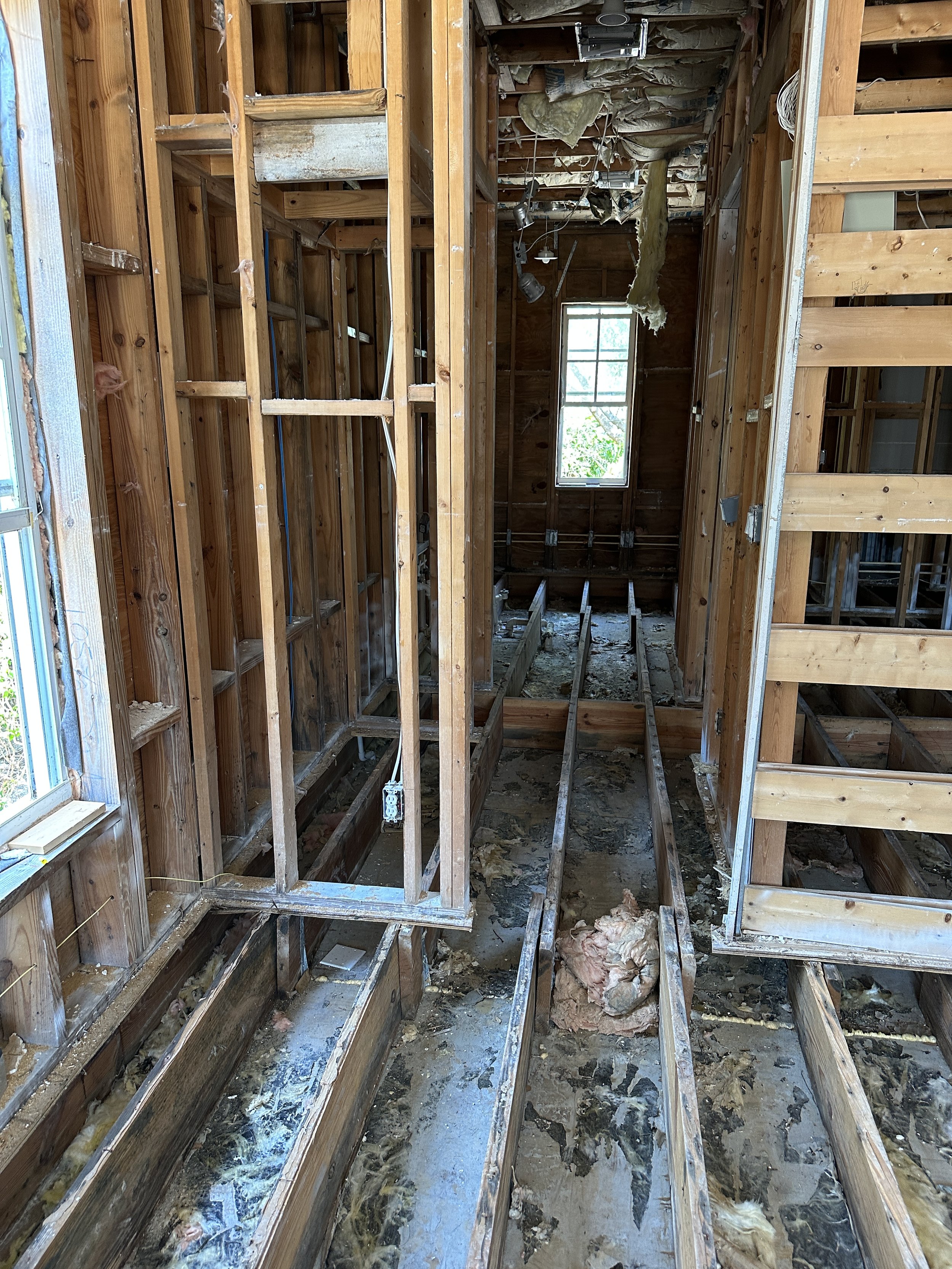 07 Master Bath Before 1.JPG