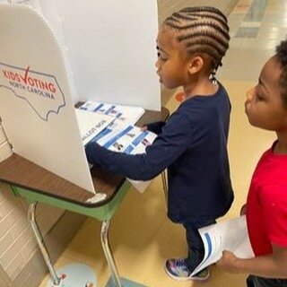 Young voters at @clubblvdmanatee hit a democratic home run again today with their stellar early voting turnout! Club Elementary has been participating in Kids Voting Elections for over 15 years now, and many of their early voters are not informed eng