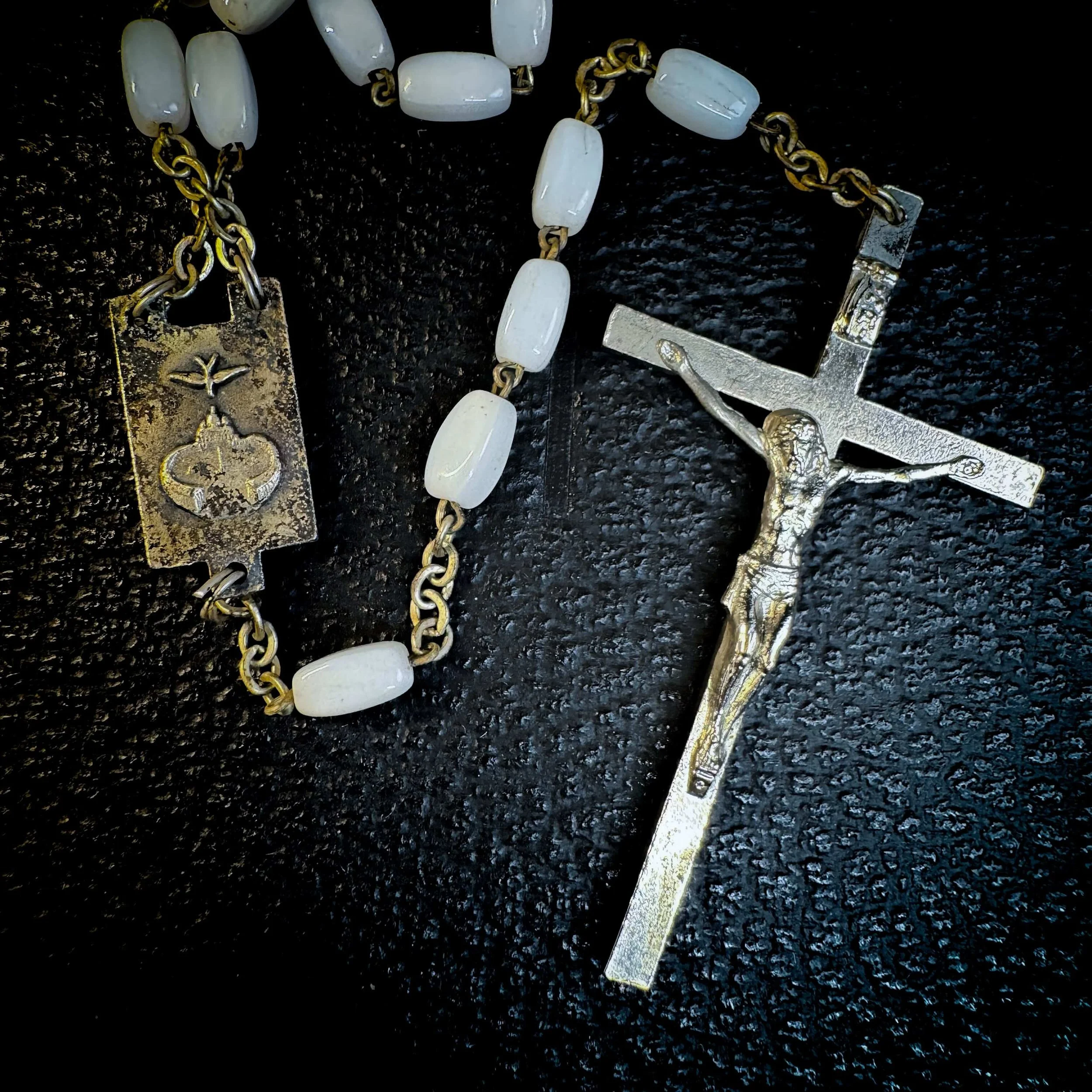 Vintage White Plastic Bead Rosary 4(1).jpg