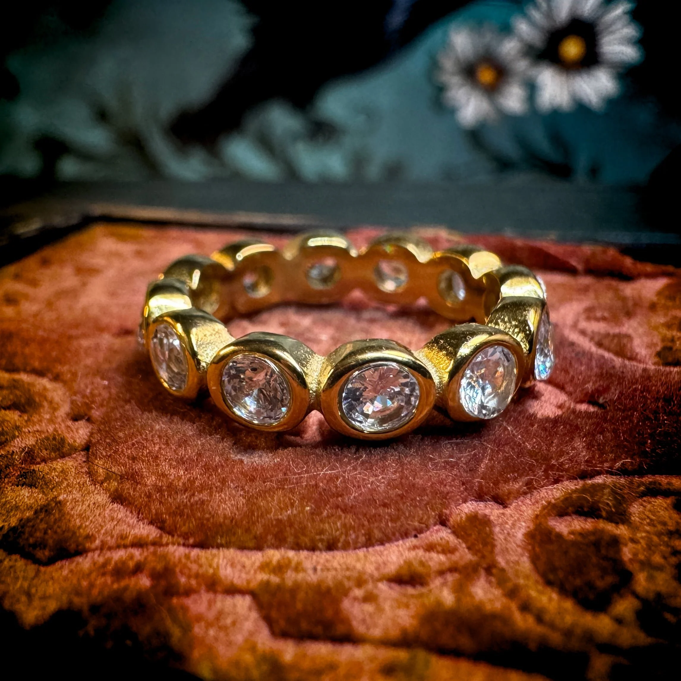 Gold Eternity Ring Size 7 7.jpg