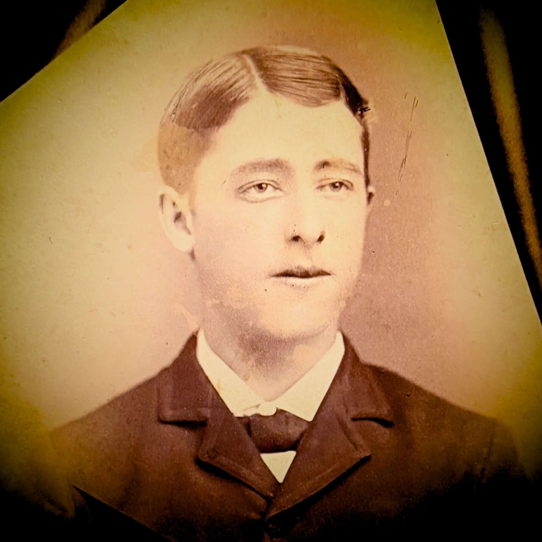 Mourning Gent 1 Cabinet Card 2(1).jpg