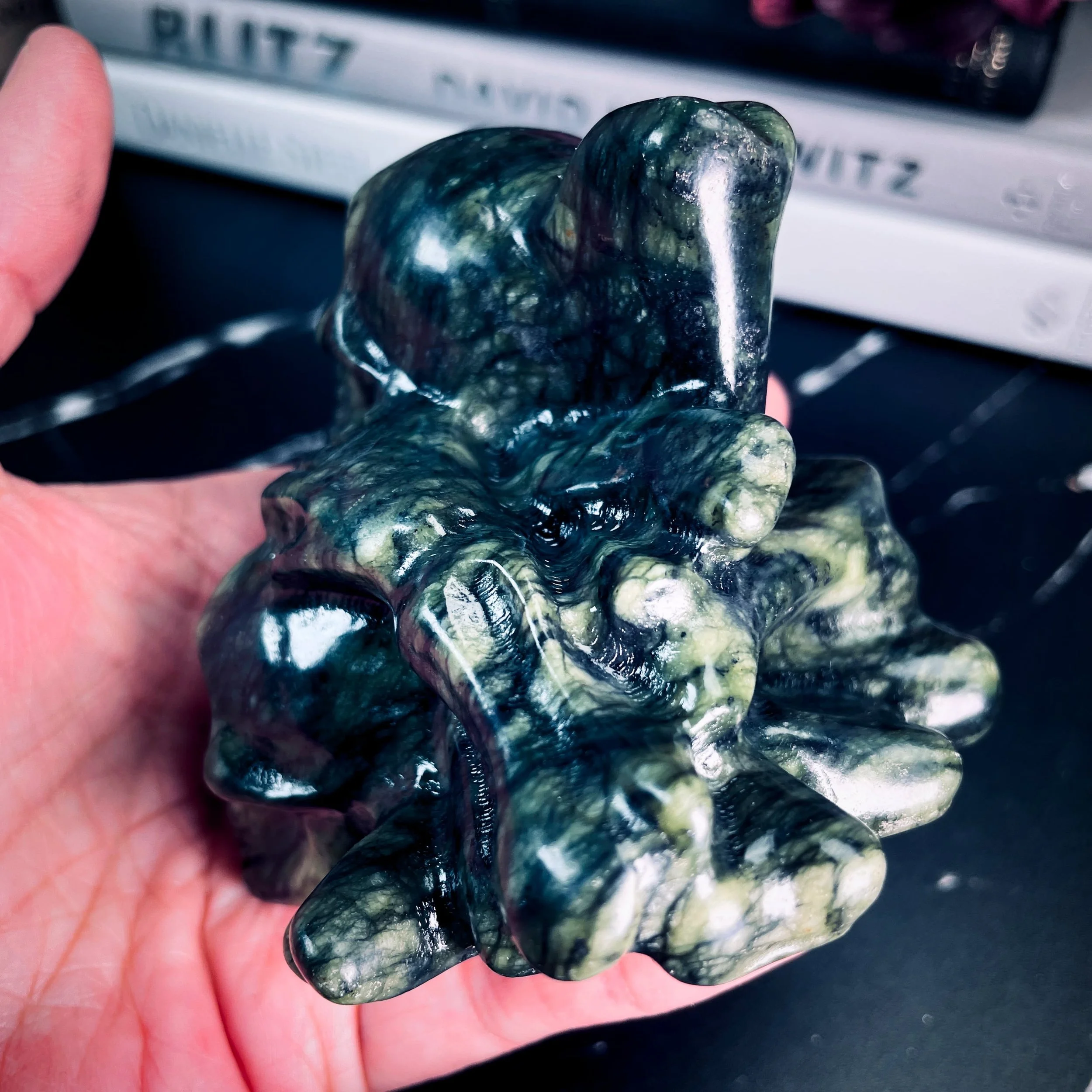 Serpentine Triple Skull Bones Carving 10.jpg