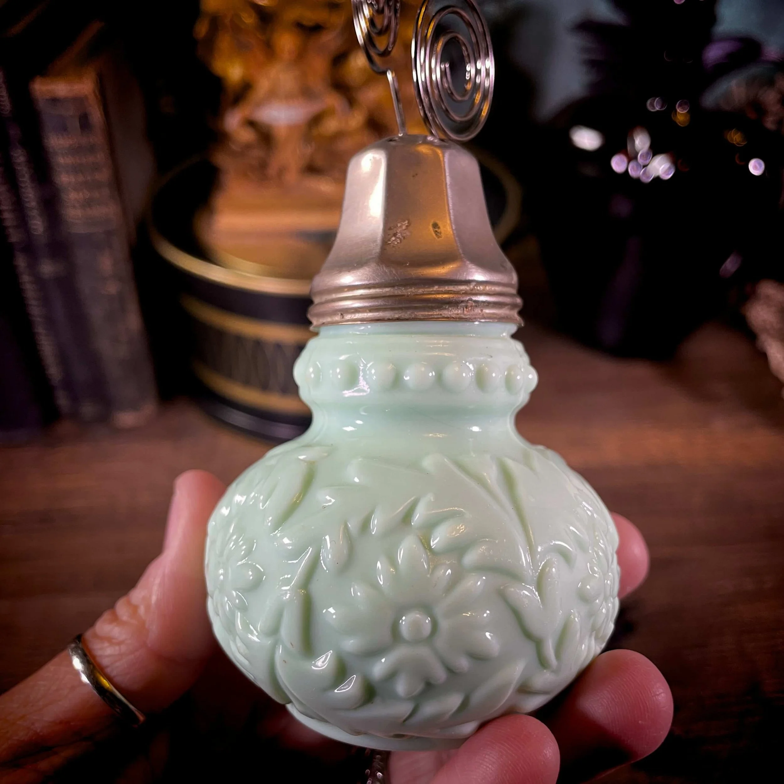 Green Glass Shaker Oracle Card Holder 4.jpg