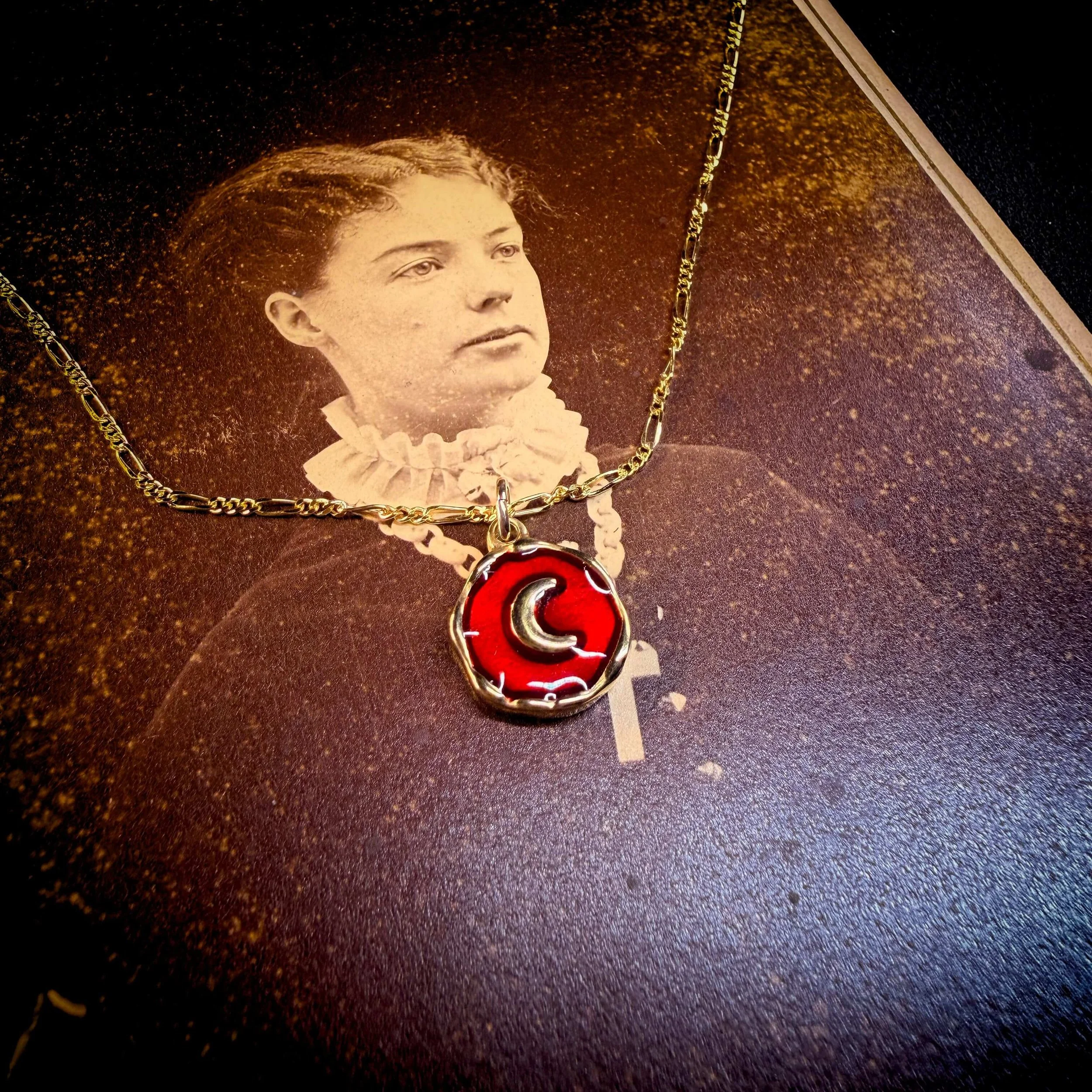 Red Crescent Moon Nacklace 18.jpg