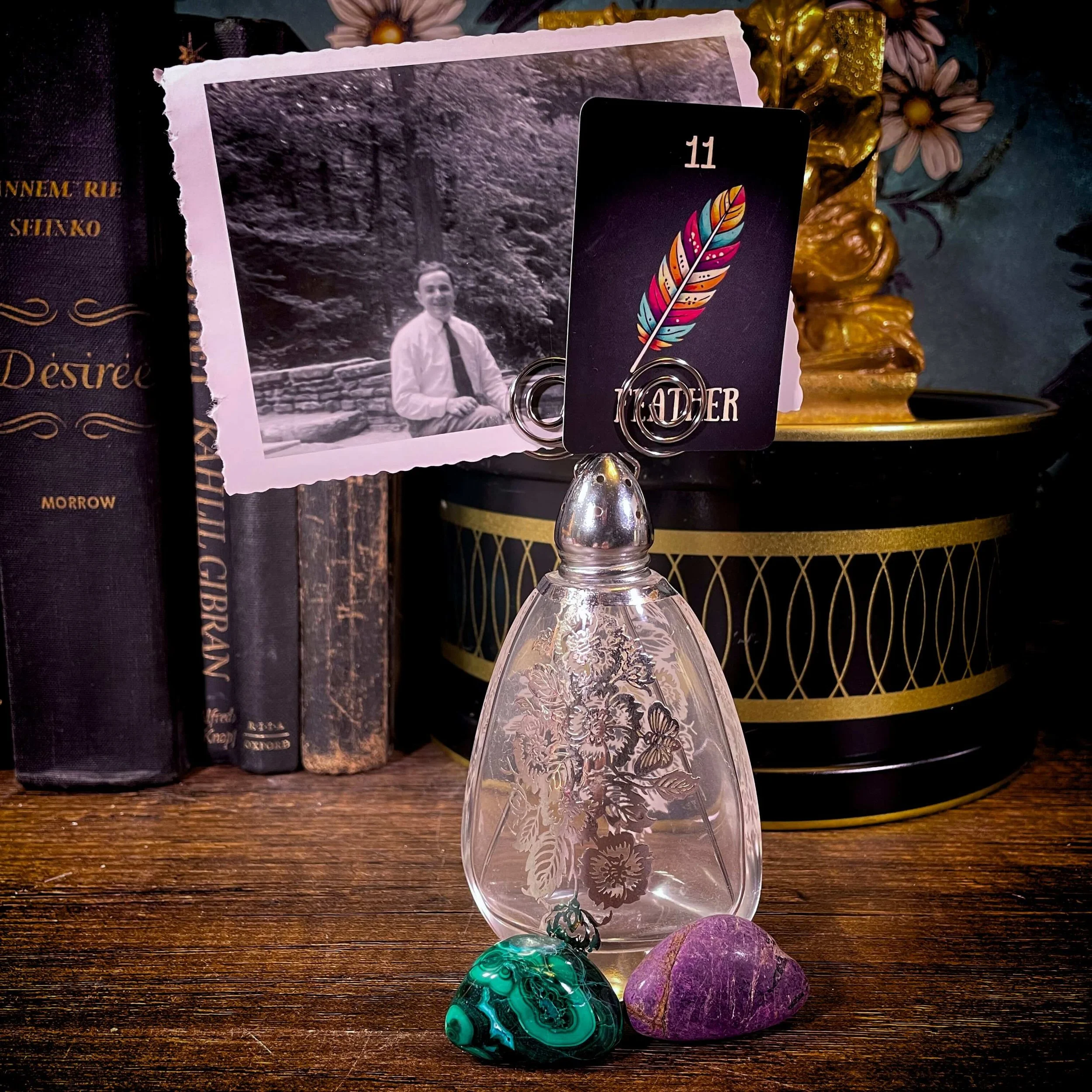 Daily Card Holder — Vintage Glass Shaker with Malachite & Purpurite