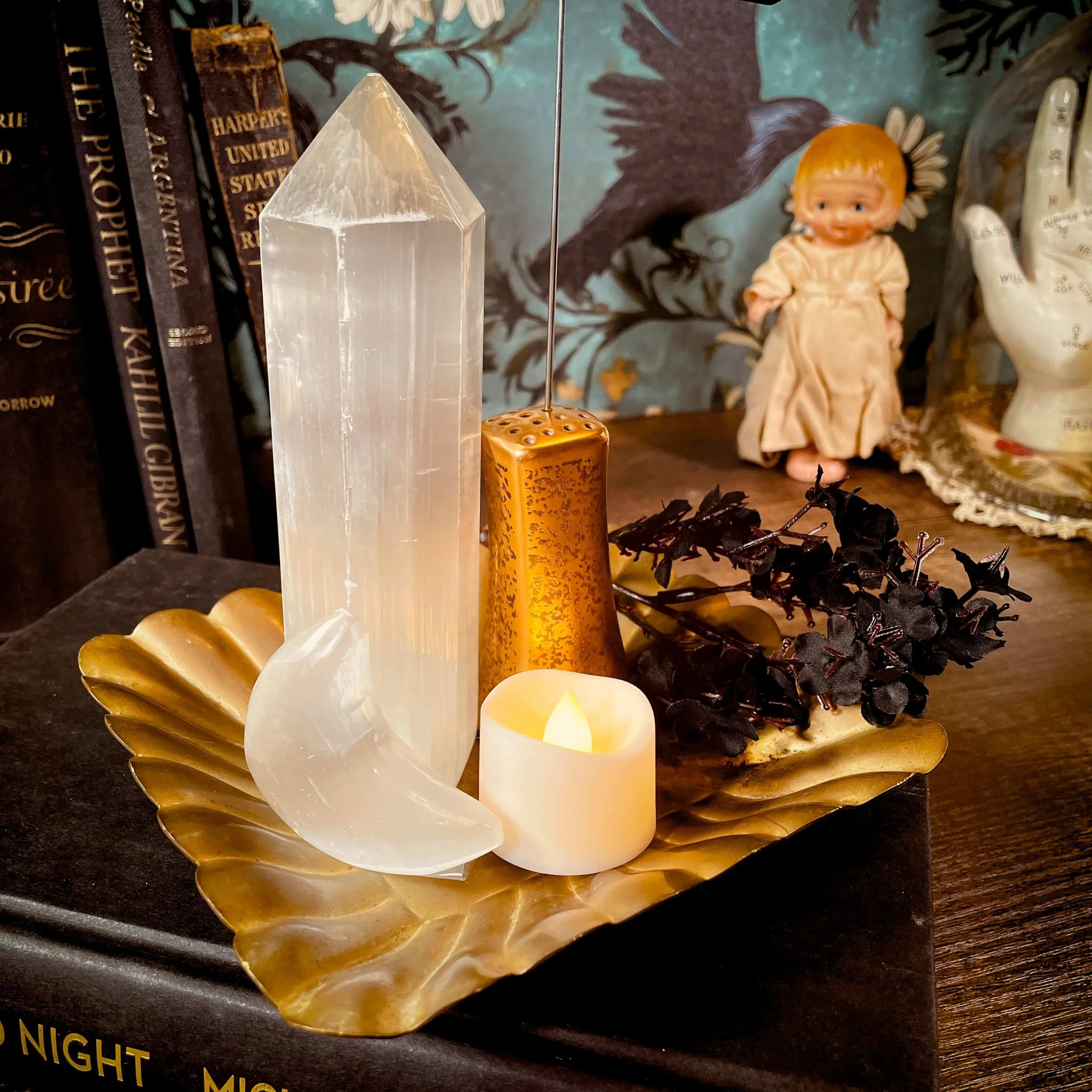 Vintage Brass Tray Decor — Selenite Charging & Daily Ritual Setup