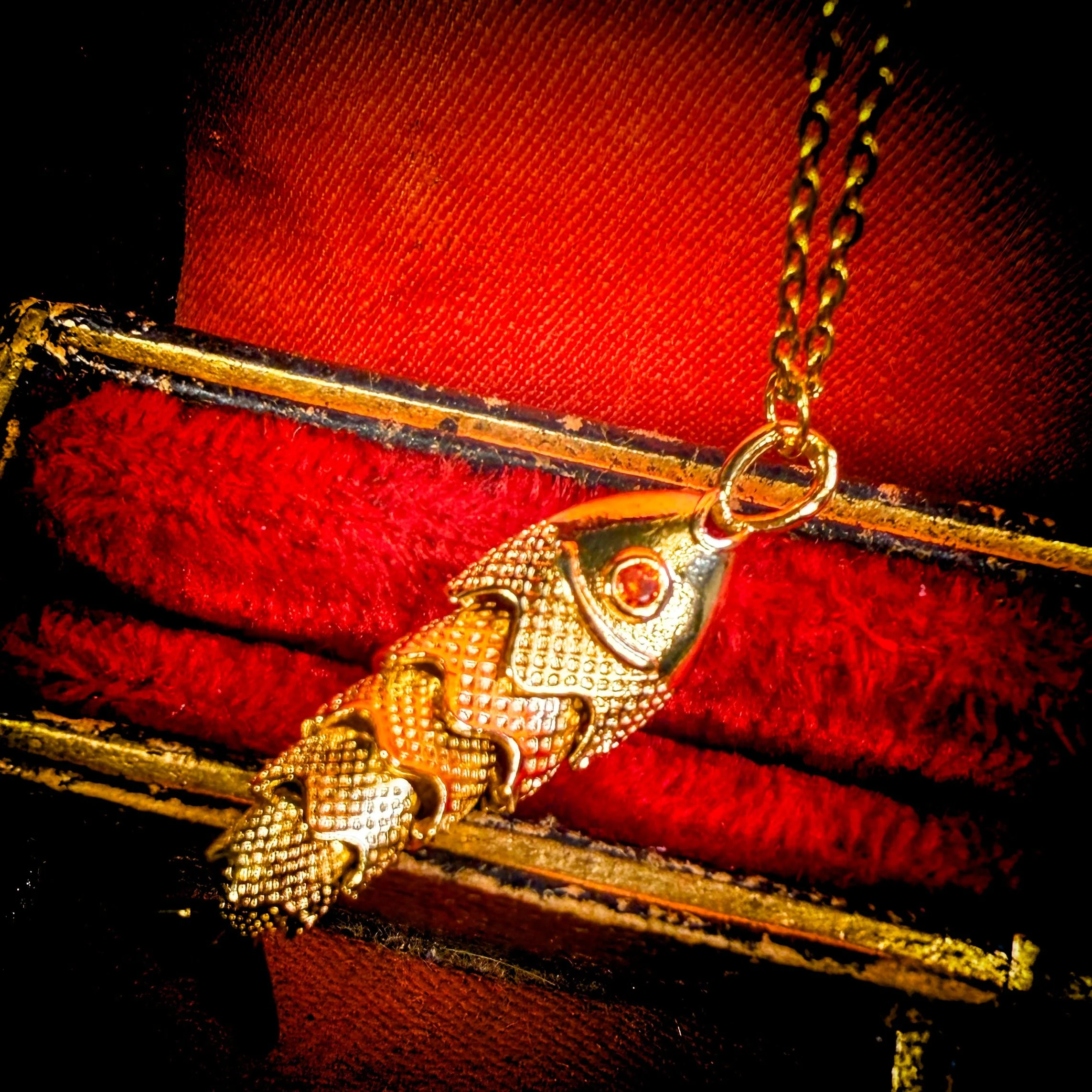 Go With the Flow | Articulated Gold Fish Necklace