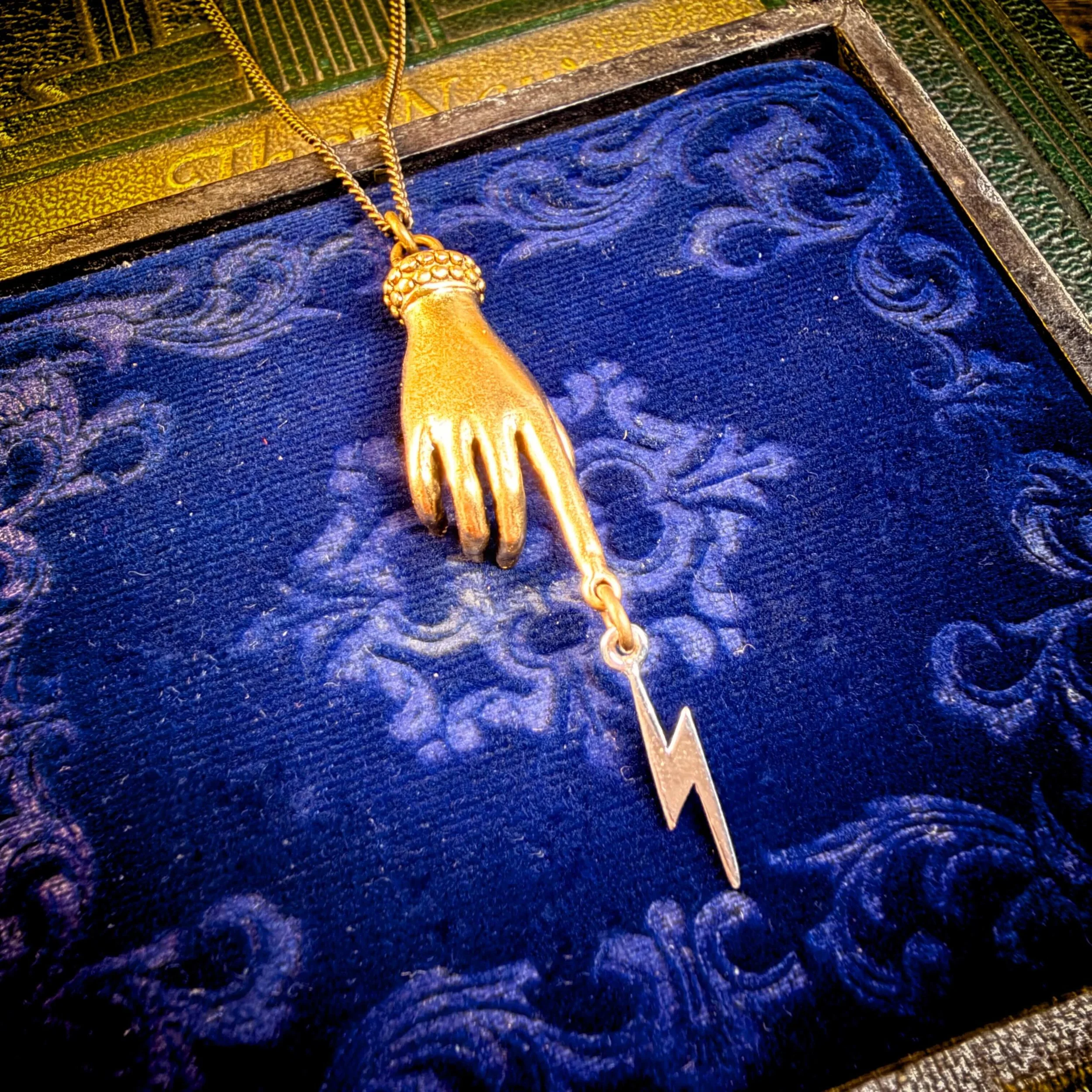 Magician's Hand Necklace for Creative Energy