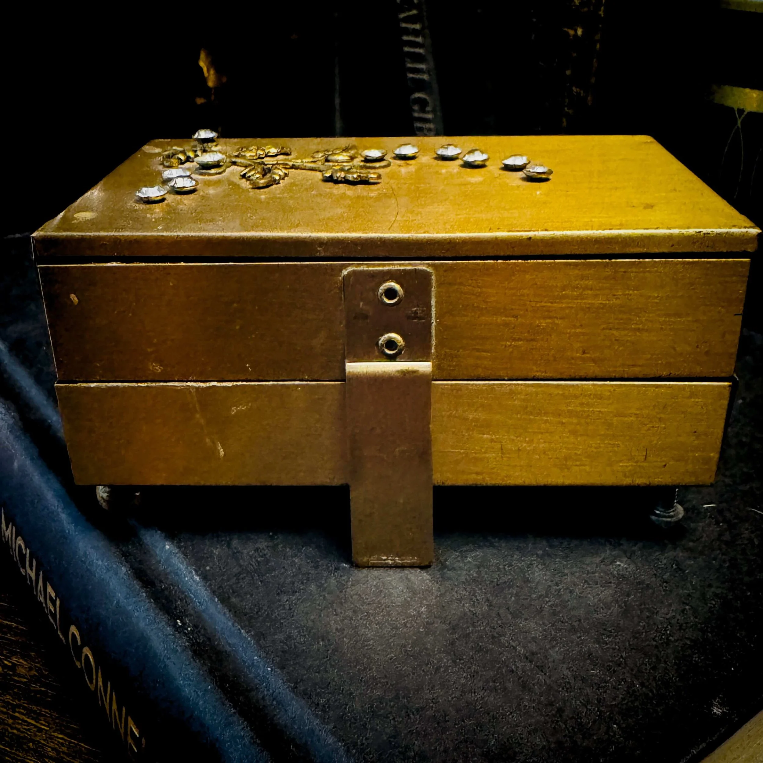 Tiered Curio 5.jpg