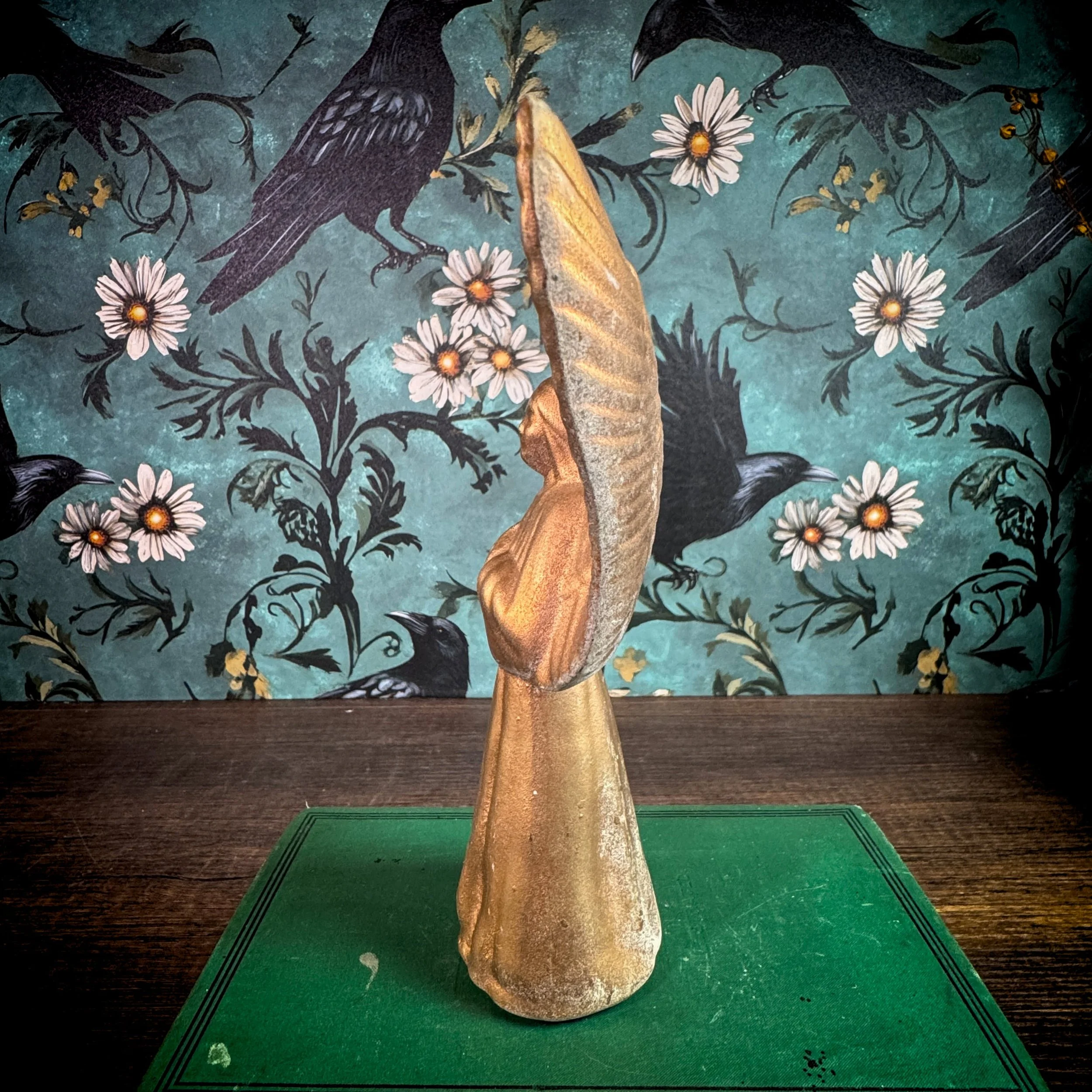 Vintage Ceramic Angel Figurine 12.jpg