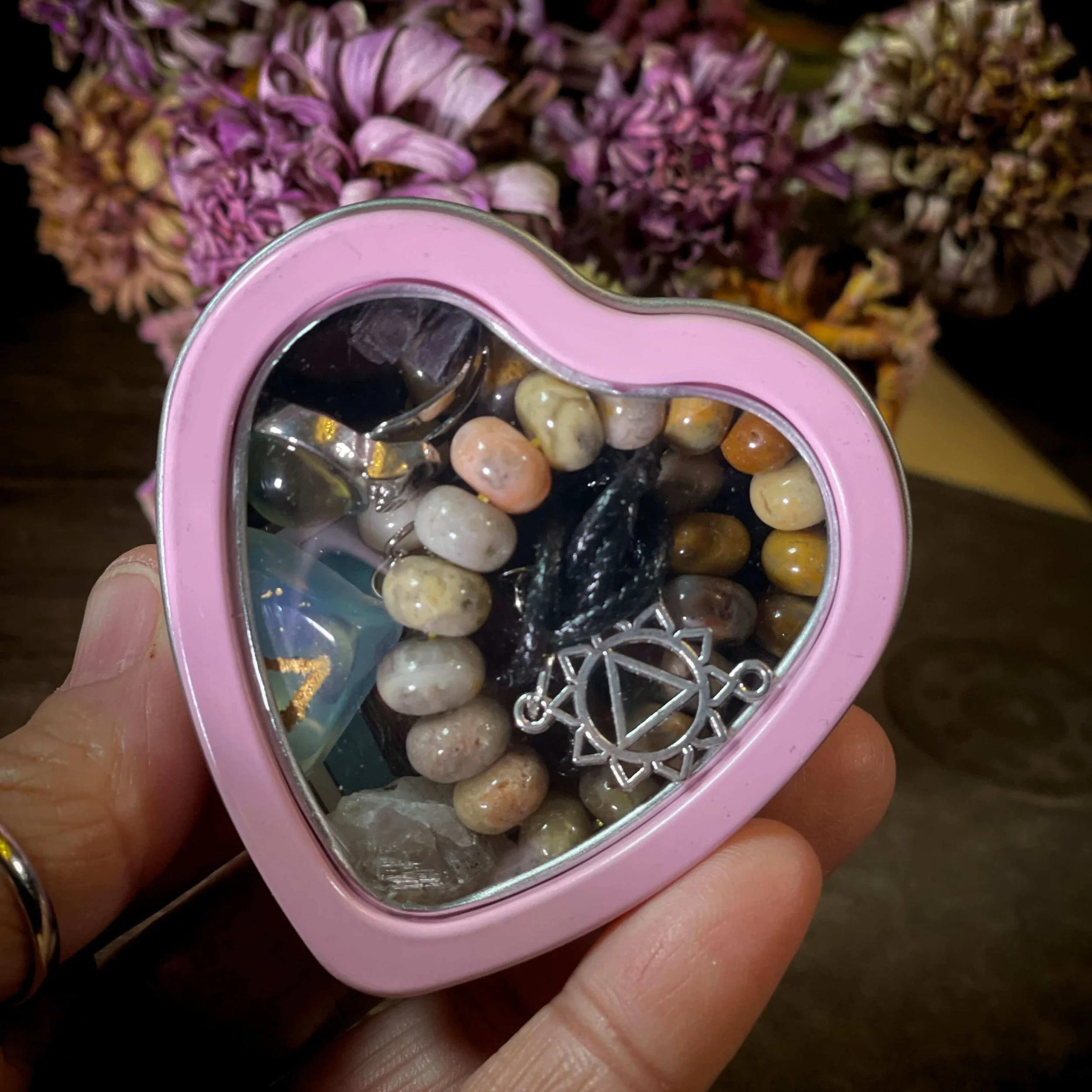 Mystery Heart Curio Tin — Intuitive Keepsake & Mini Ritual Collection