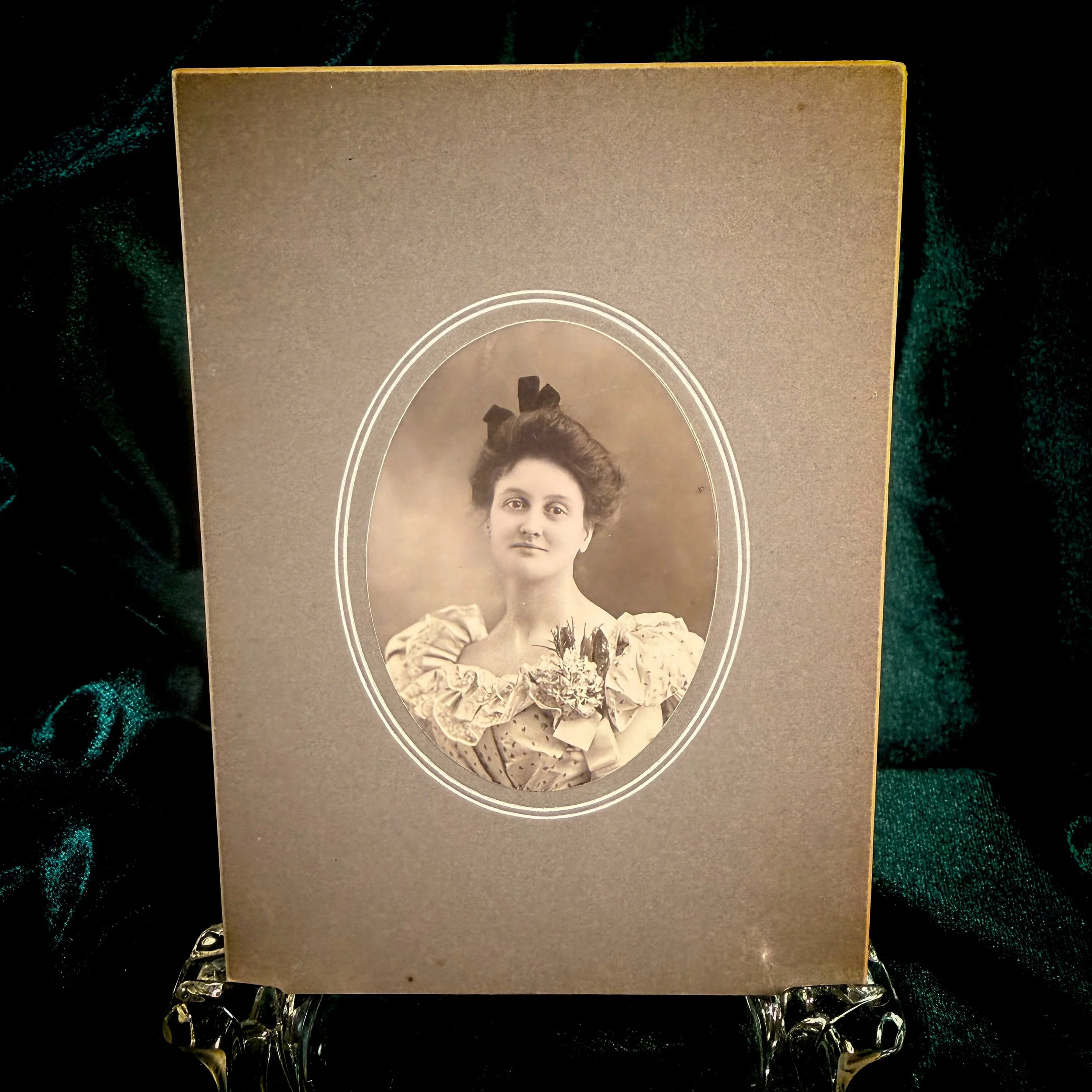 Cabinat Card Fancy Lady - 2.jpg
