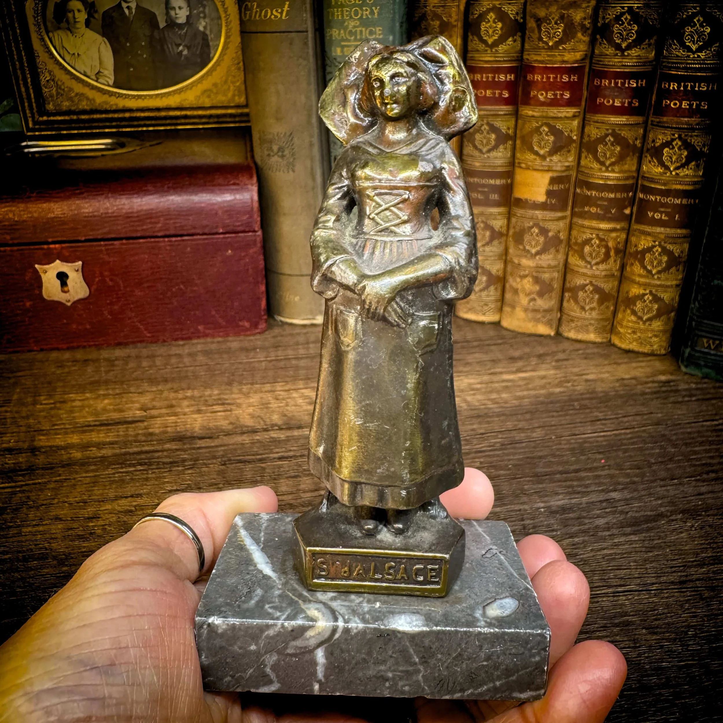 S Jalsace Statue Vint 1.jpg