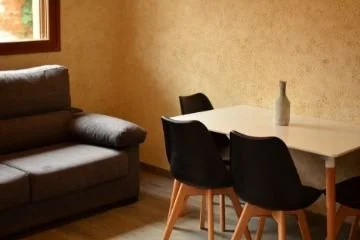 cuatro-personas-y-sofa-cama-en-Valderrobres.jpeg