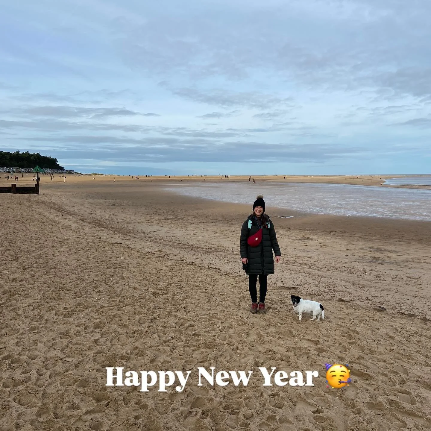 Happy New Year 🥳 
Poppy and I had the best stroll from Holkham to Wells Next to Sea on New Years Eve day.
🥓 bacon bap and tea at the Beach Cafe 
🍻 @hawkstone cider at @theglobeatwells 
🥾 8km circular route 

I&rsquo;m back at the laptop today. He