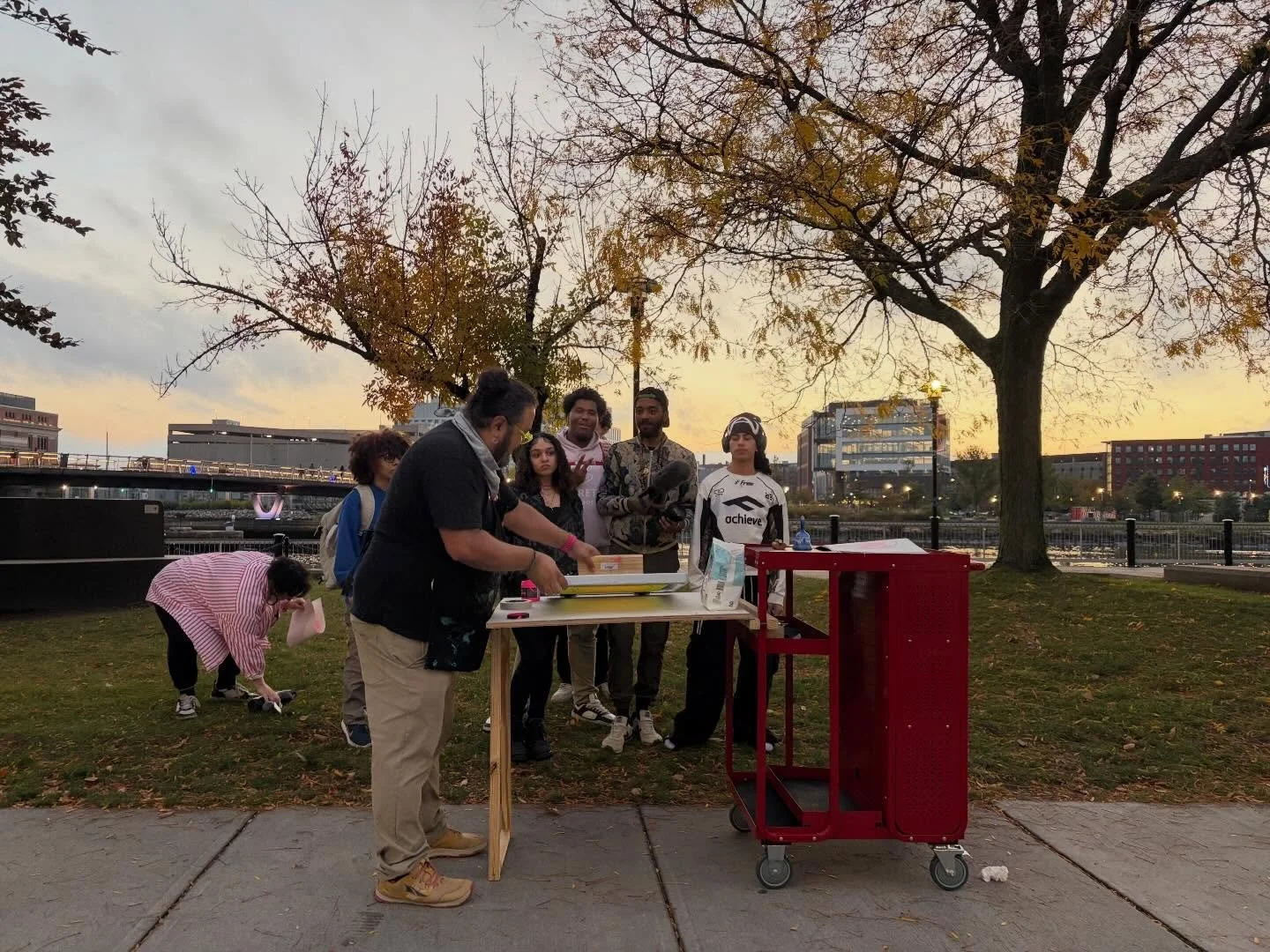 PULL TOGETHER Workshop Recap! 

POD hosted a 3- day workshop taught and facilitated by Chicago based Artist, Printmaker, + Edcucator William Eatrada (@werdmvmnt)! 

In this Workshop Teens from @as220.youth built their own mobile Art Cart! They also d