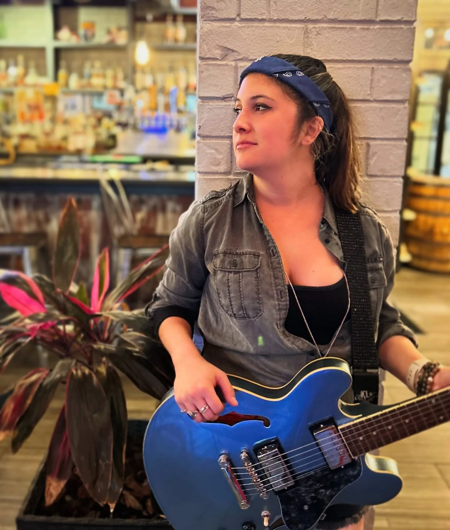 1 night a year, on April Fools, my &ldquo;alter ego&rdquo; WITTNEY LYNN takes over for a fun night of pop, punk and emo songs from the 90s. No country music or cowboy boots in sight! 💙🎶⭐️ Tomorrow catch her in action at @oak36sav w/ special guest, 