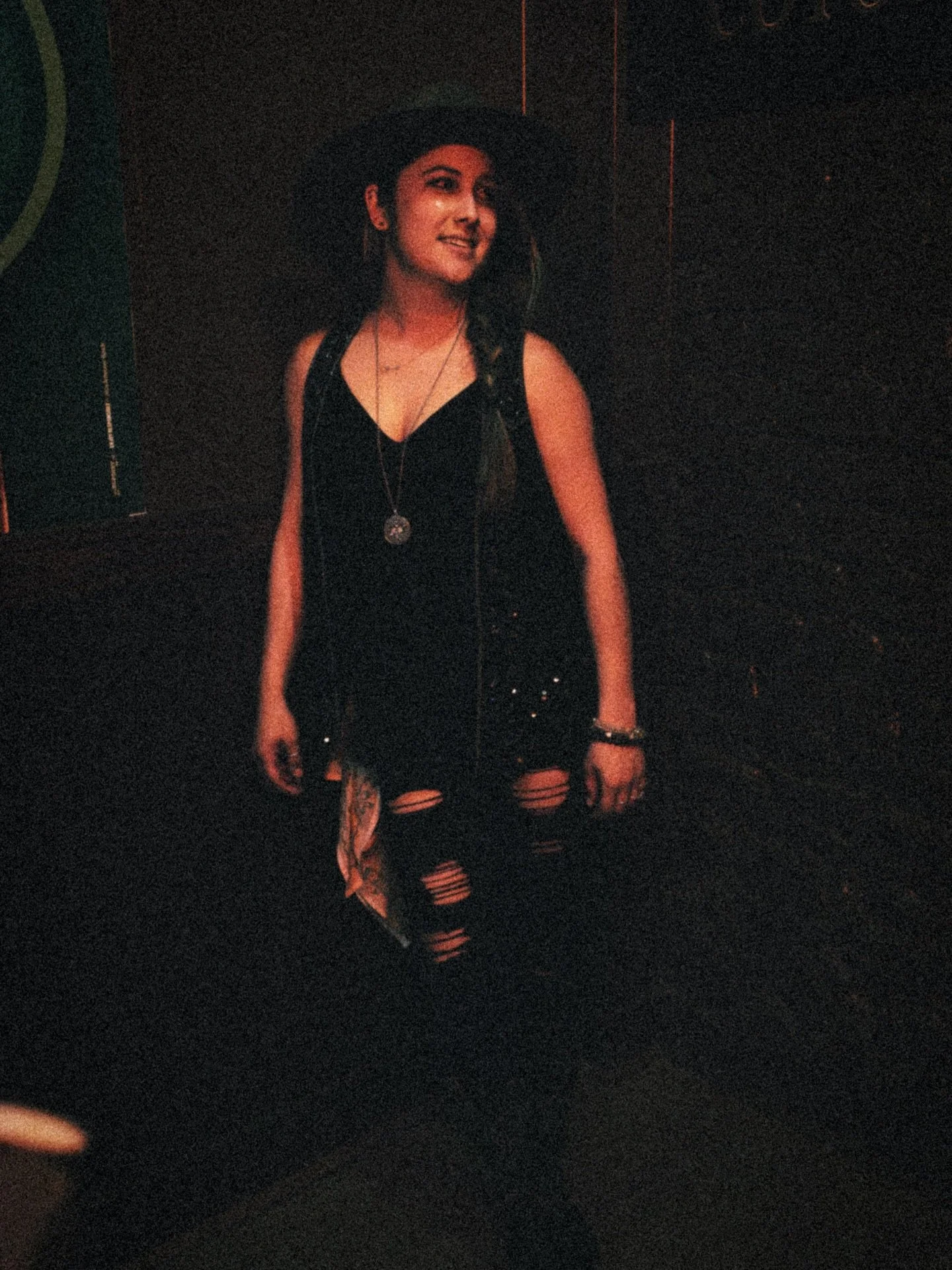 Smoky vibes 😶&zwj;🌫️ Here&rsquo;s where to catch me next! ⬇️⬇️

4.17 AUGUSTA, GA @foxslairoldetown 
w/ @magnoliahoneymusic 🐝🎶

4.18 AIKEN, GA @goodgirlbrewingco 🍺

4.20 HHI, SC @hudsonsseafood 🦐

4.23 HARDEEVILLE, SC @suncityhiltonhead ☀️
w/ @l