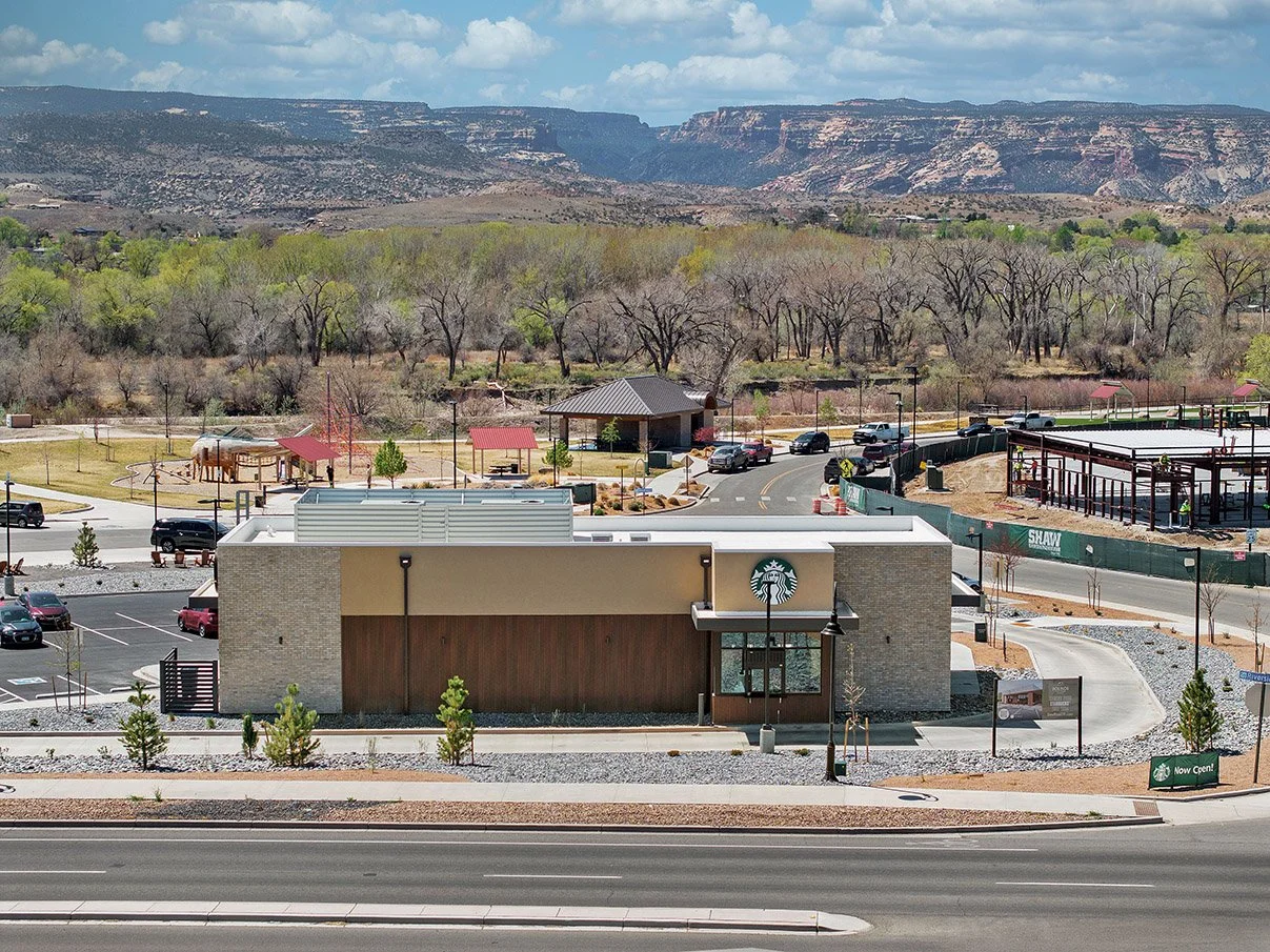 Starbucks Now Open at Dos Rios!
We’re excited to announce the opening of Starbucks at Dos Rios, located just steps from the Confluence Center development and Splash Park. This addition brings convenient food and beverage service to the heart o