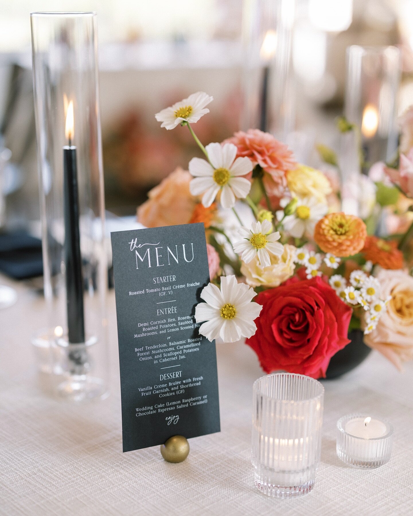 A moment for these stunning florals giving me spring vibes on this chilly day! 🌸 

Full Planning + Design : @lindsayplankevents
Photography: @brittanymwilliams  Stationery: @graphically_yours
Floral Design: @threadsandblooms
Venue: @cavespringvineya