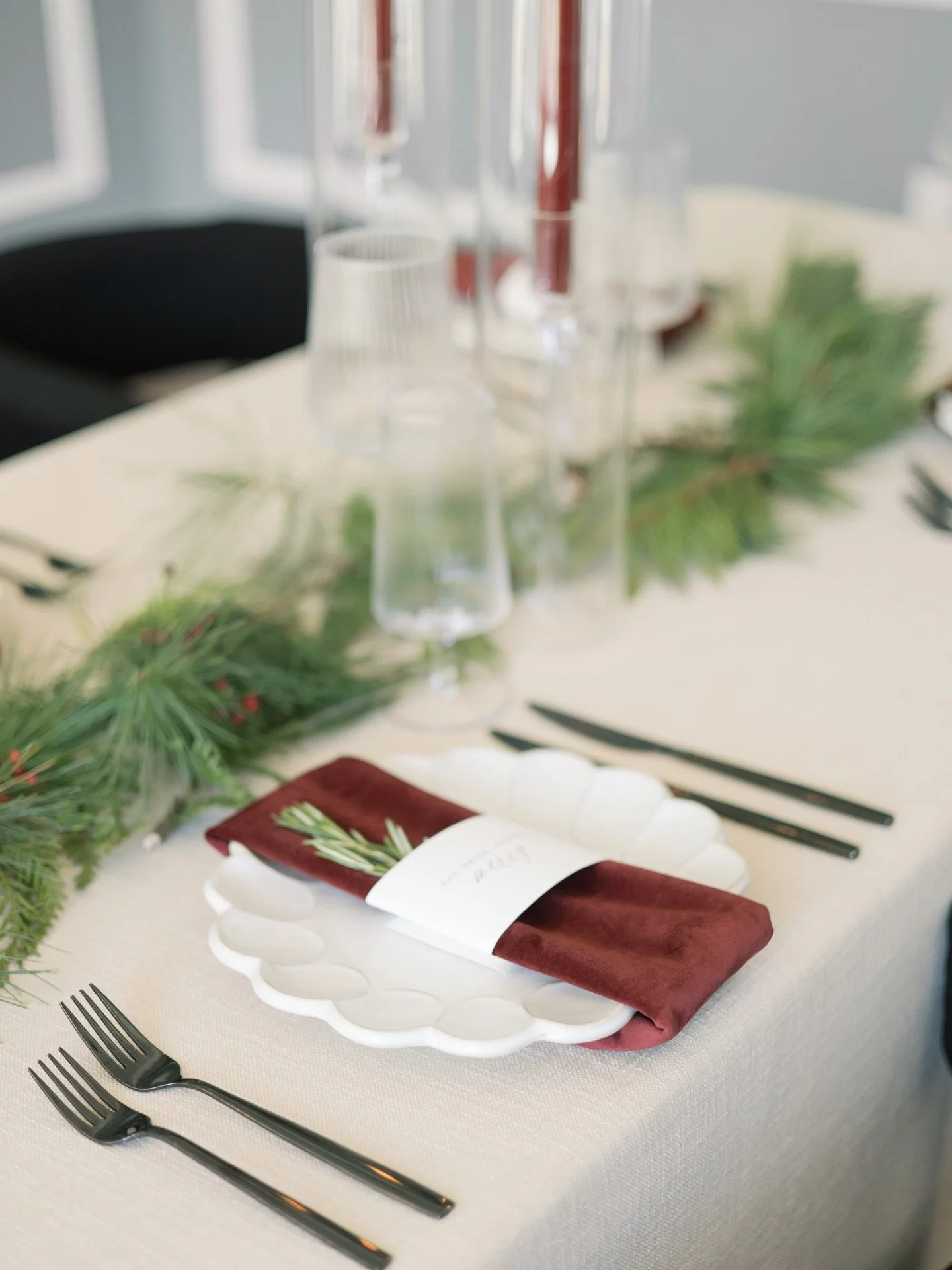 Eat, drink and be merry 🎄

Photo by @meganlorrainephotography_ 

#dayofstationery #weddingmenus #weddingplanning