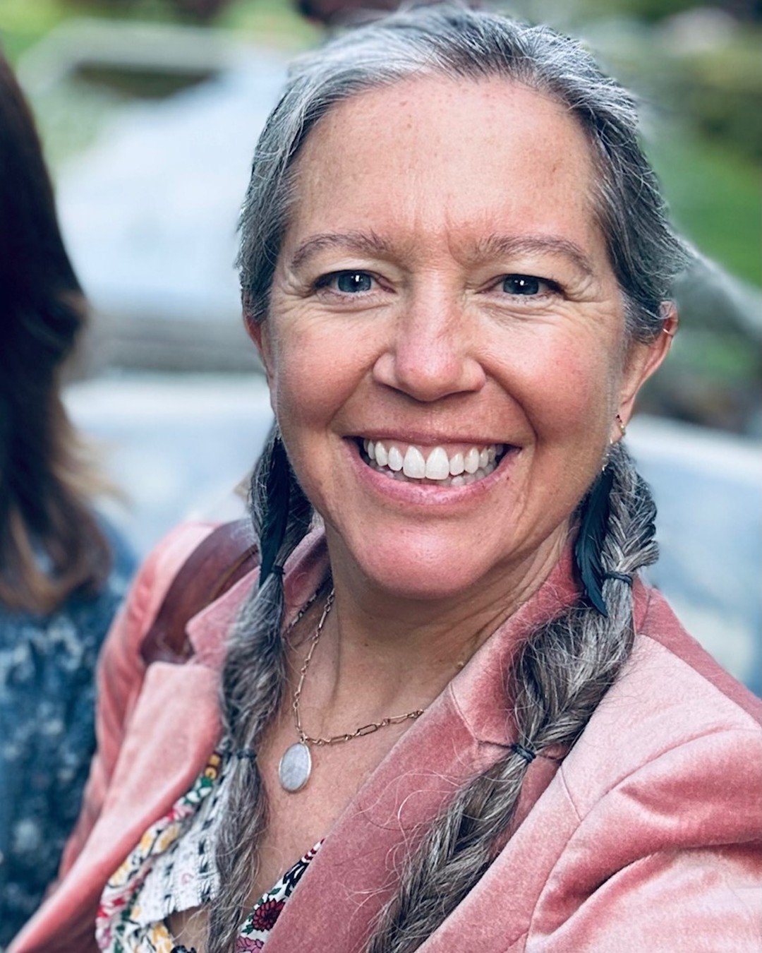 We are thrilled to have @wellsartventure join the Lander Womentum team! Stacy Wells brings a wealth of experience as an educator, artist, jewelry-designer, and outdoors instructor -- to name a few of the many hats she wears. 

Stacy's passion is gett