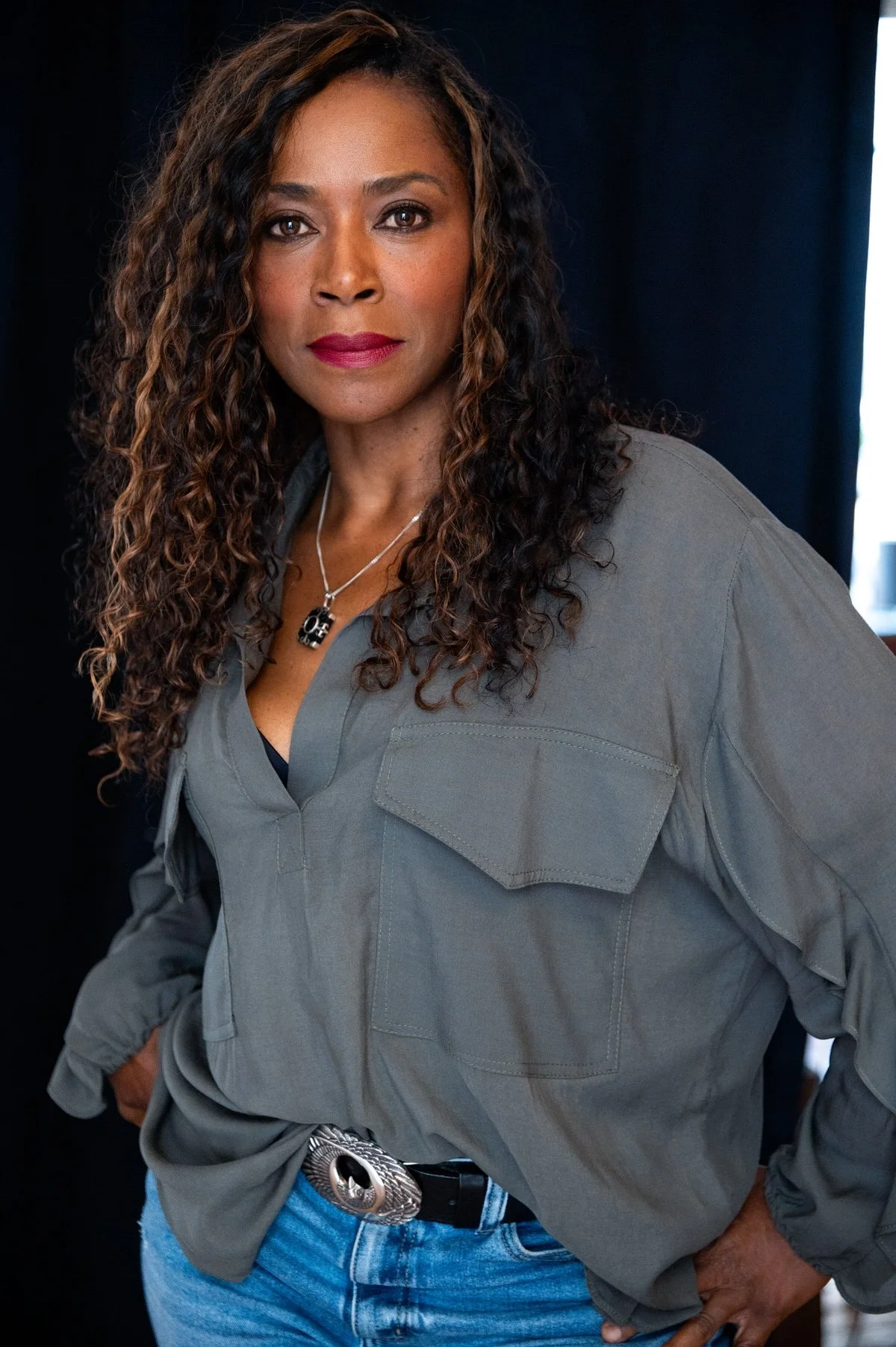 Toronto headshot photographer Matthew Bennett directing actor session downtown studio Portraits.To