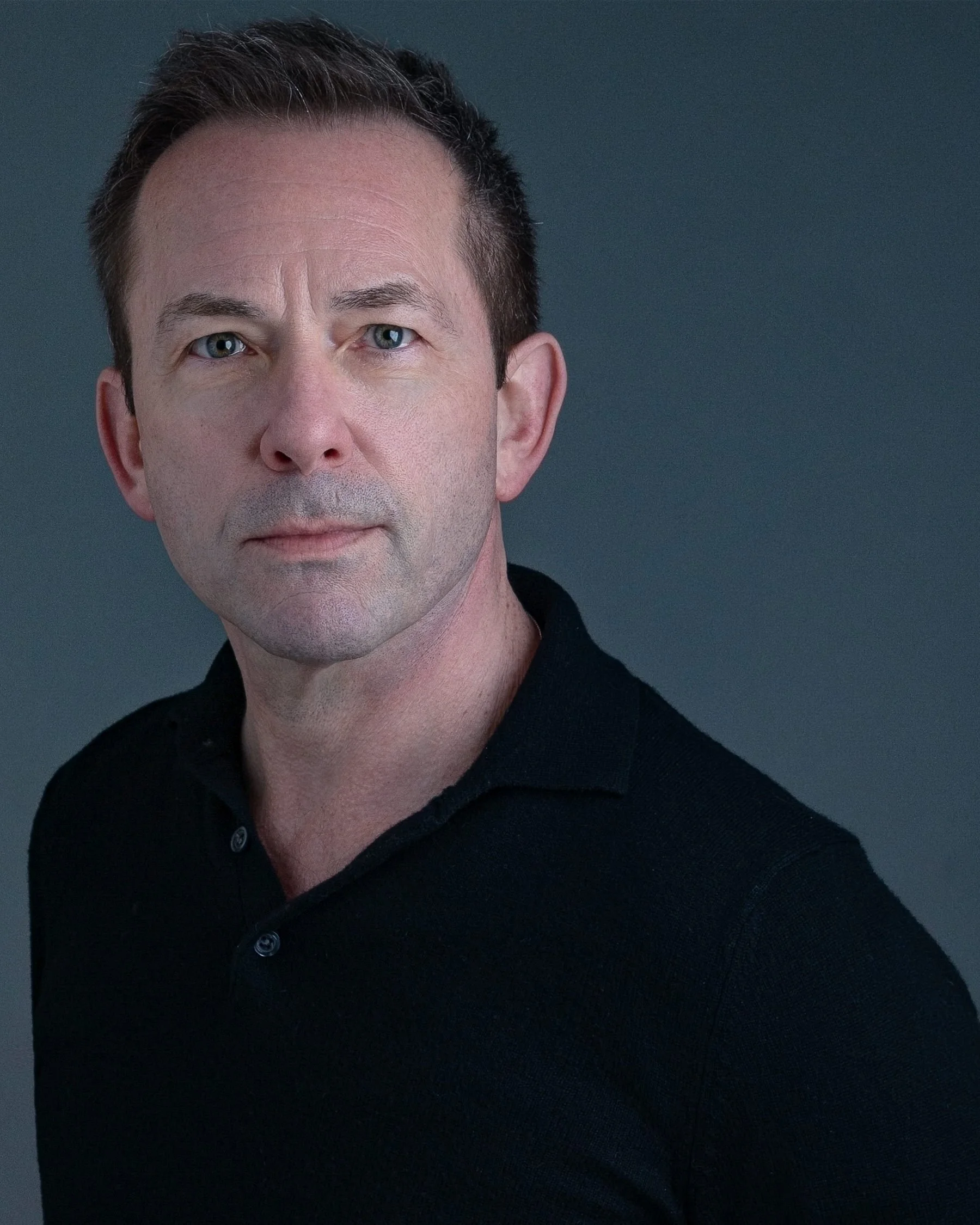 matthew-bennett-working-tv-film-actor-headshot-toronto-portraits-to