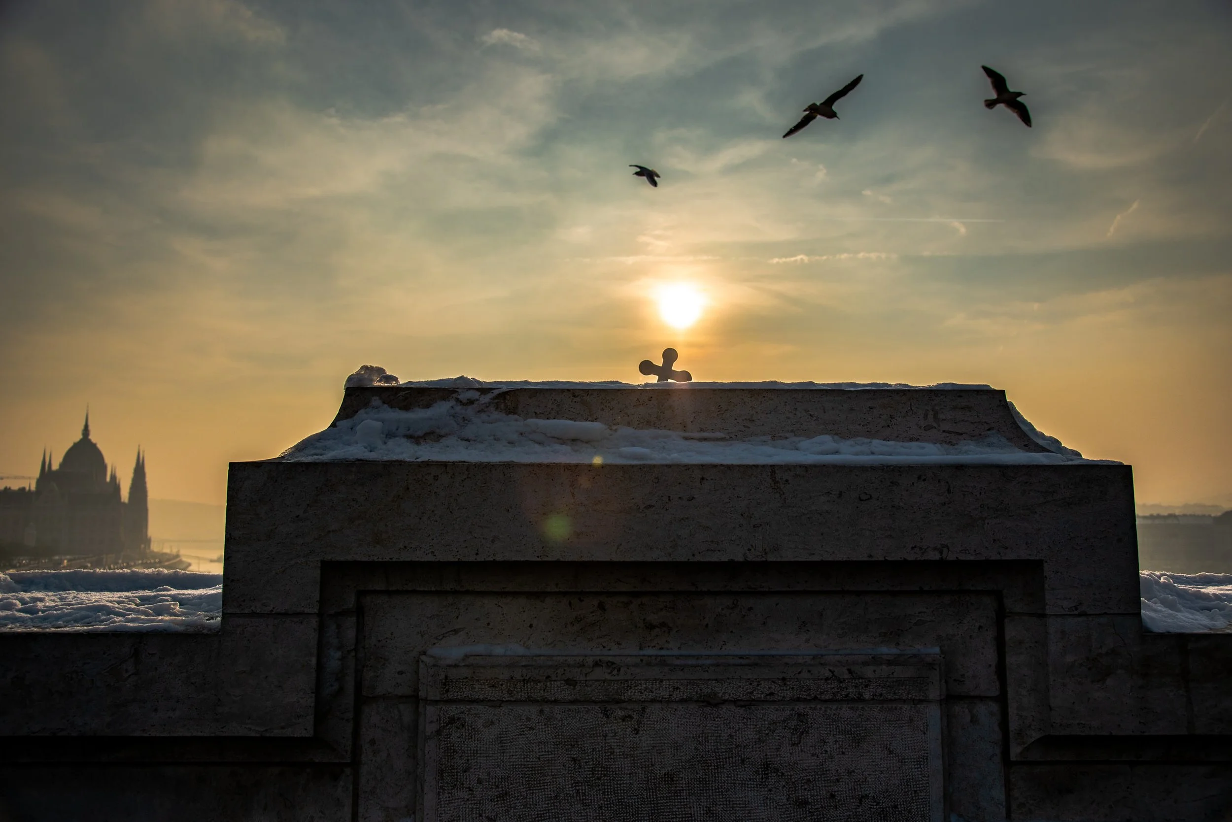 View from Margaret Bridge (Margit Bridge or Margit híd) in Budapest - Photographer Matthew Bennett - Portraits.TO - Fine Art