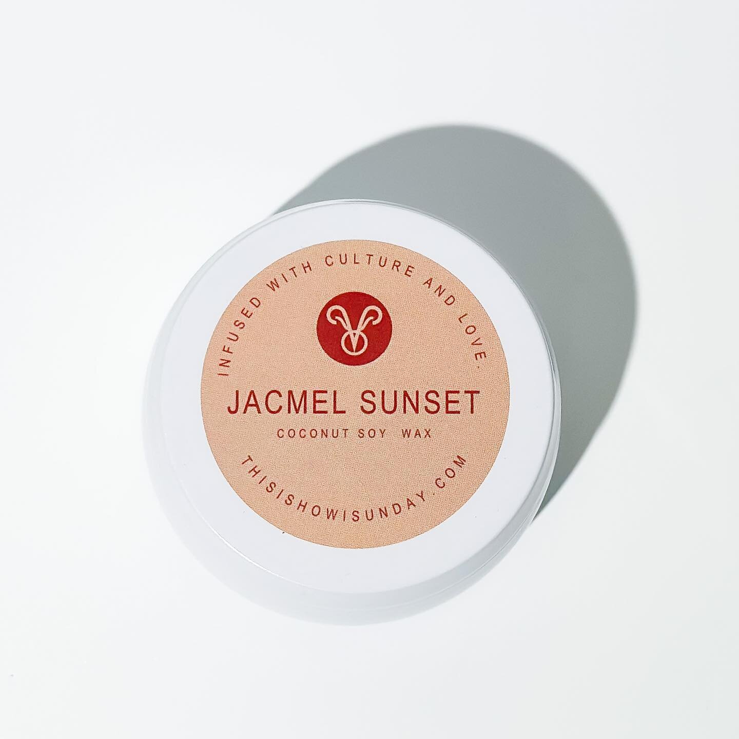 Product photography is everywhere we look and go. Photography is so important to selling products. Images are crucial to supporting the company brand and converting sales.
Shoot example: Simple white background. Perfect for e-commerce.
Hire me toda