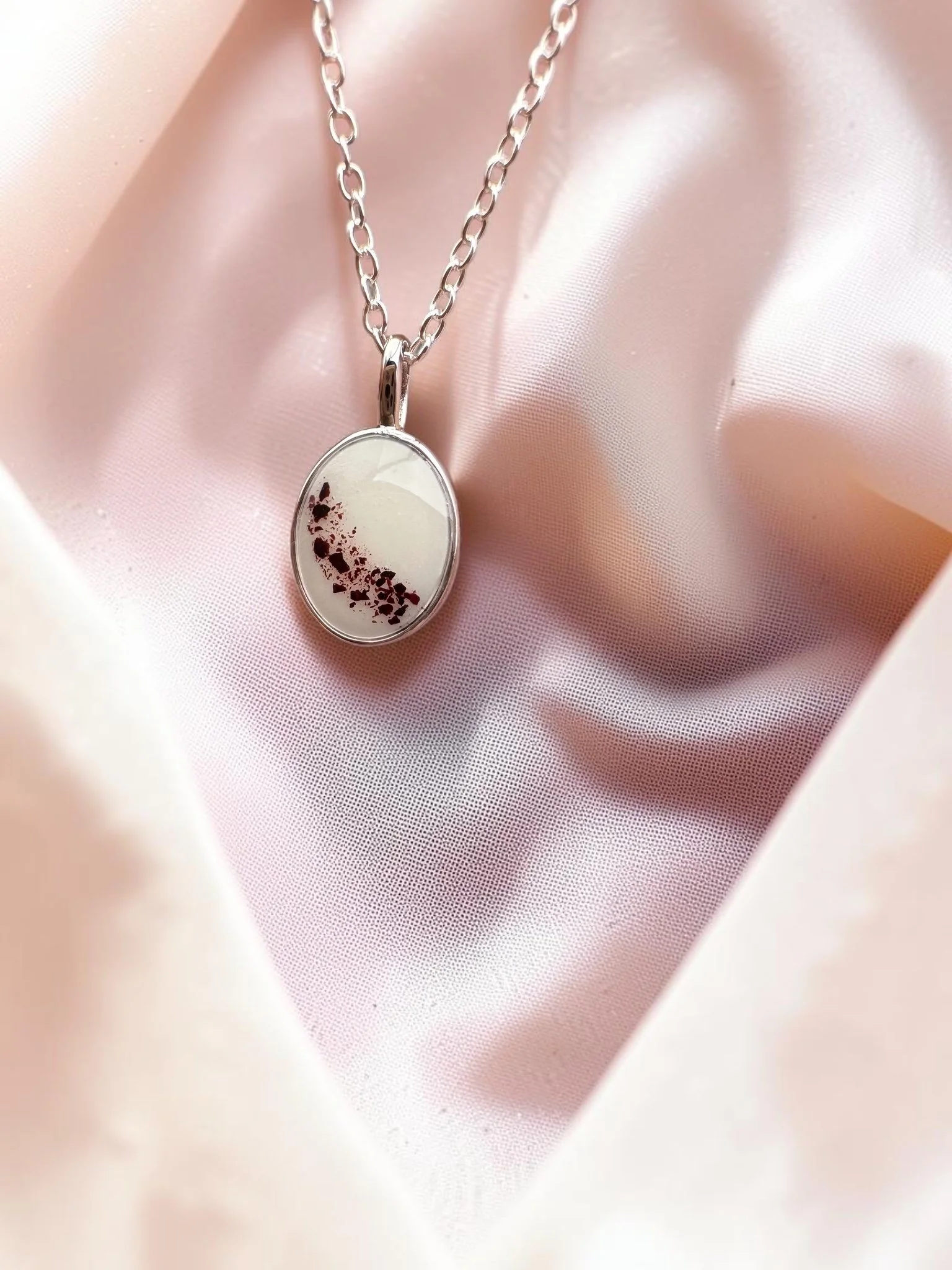 Dainty Oval Pendant Necklace