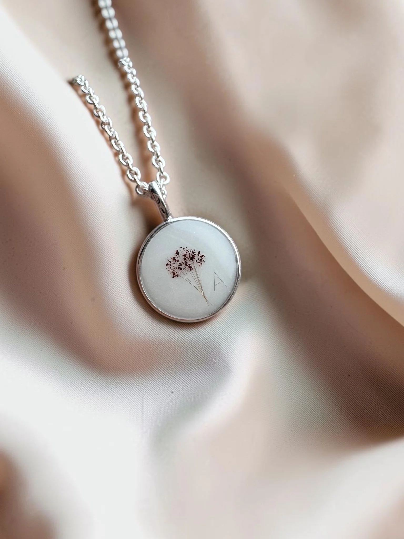 Dainty Circle Pendant Necklace