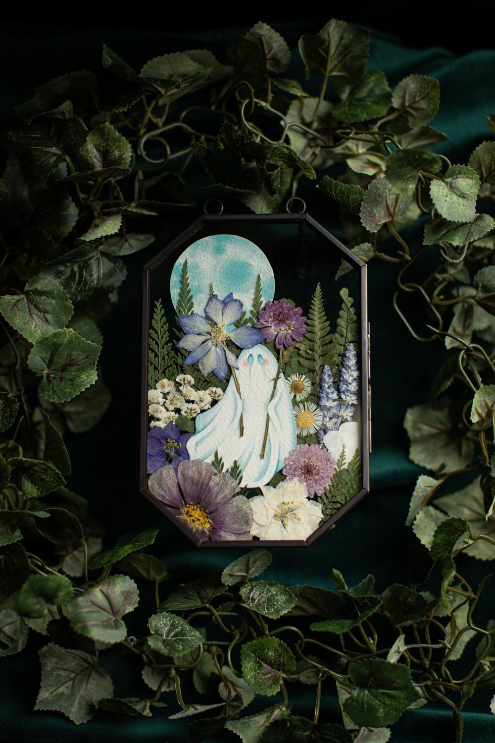 Delphinia - XL Garden Ghost