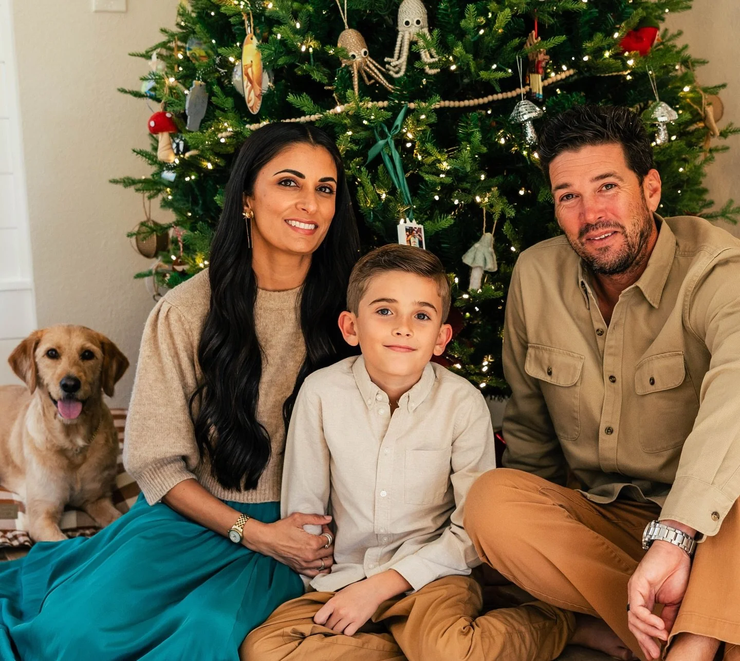 Merriest Christmas wishes to each and every one of you! During this holiday season, all of you is what I am so thankful for!! 
I hope all of you find a little peace and happiness today.

Photos: @sauriniphotography