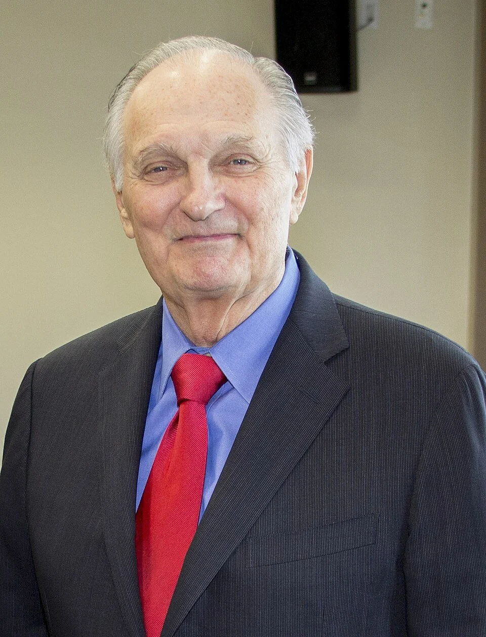 Alan_Alda_(22499650074)_(cropped).jpg