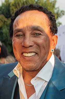 Smokey_Robinson_at_Hollyrod_2023_Design_Care_gala_(cropped).jpg