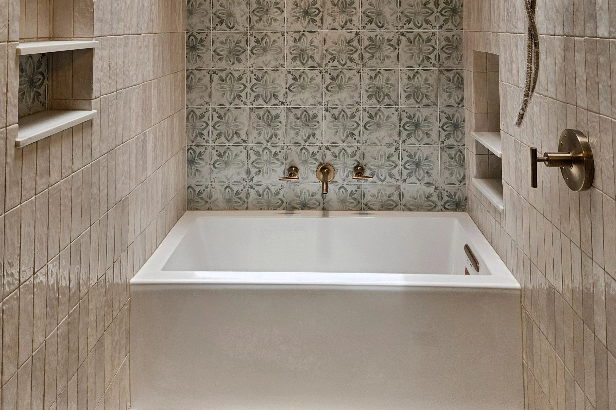 04-bath+2+mosaic+-+V.jpg