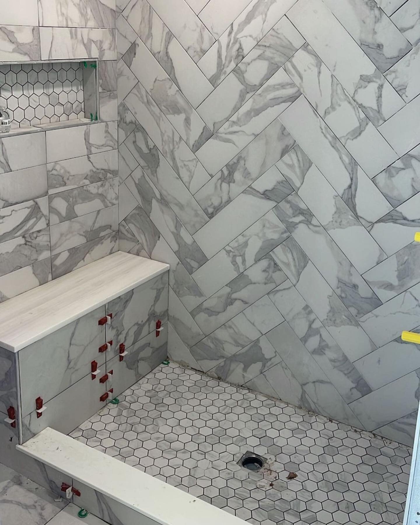 Progress on a client&rsquo;s dream bathroom! 
🛁
Swipe ➡️ to see the inspiration &amp; design plan and the before shot.
🤯
Stay tuned for the completed room!
🏠 
#casaandfern #design #designer #bathroomremodel #bath #shower #marbletiles #hexagontiles