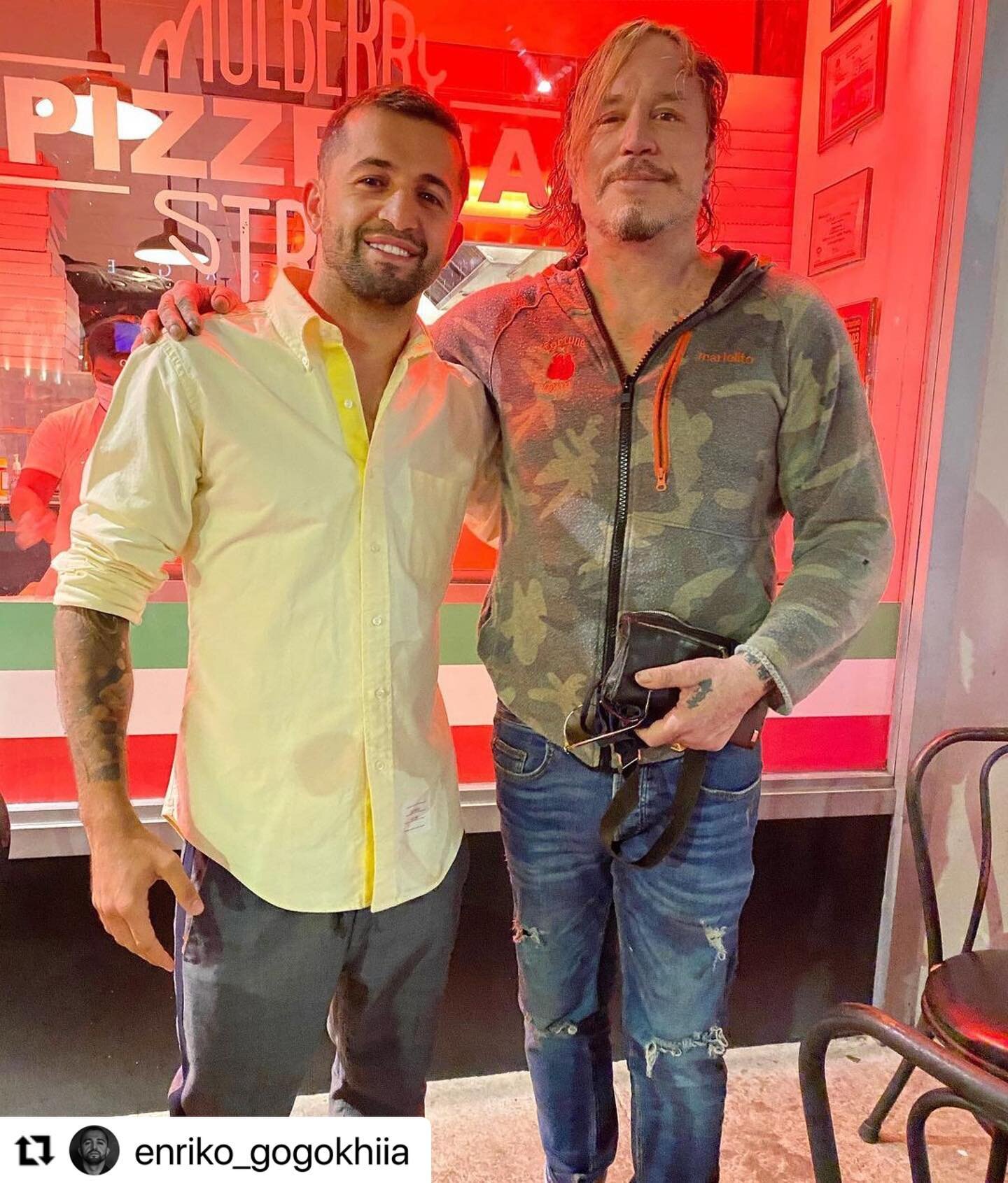 We love our fighters! ❤️🥊🥊
@enriko_gogokhiia @mickey_rourke_ 

#mulberrypizza #beverlyhills #shermanoaks #encino #boxing #mickeyrourke #enrikogogokhia #vegas #lasvegas #resortsworld #pizzeria #pizza #pizzatime #canondr #fighters