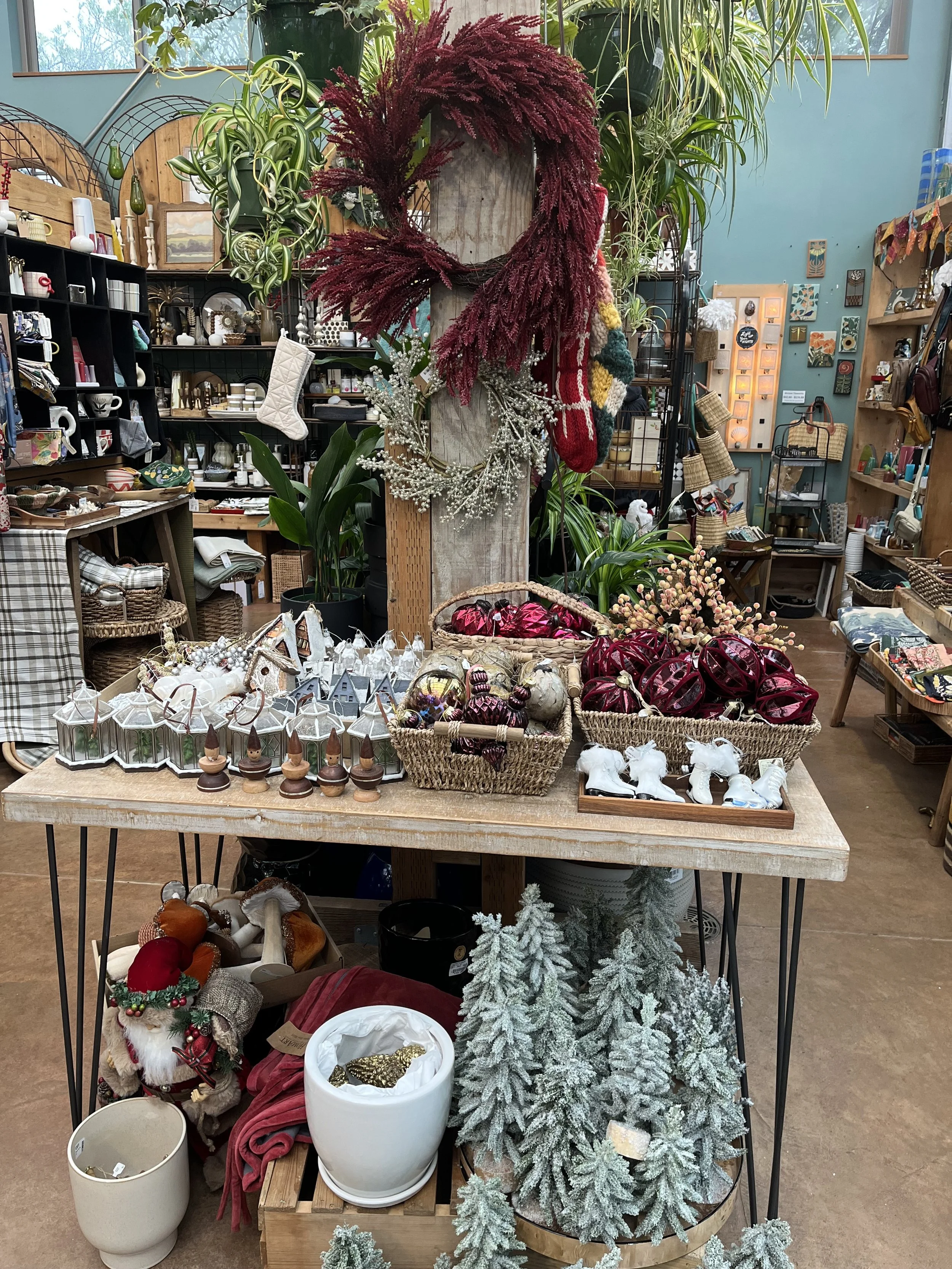 Holiday Decor &amp; Ornament Sale