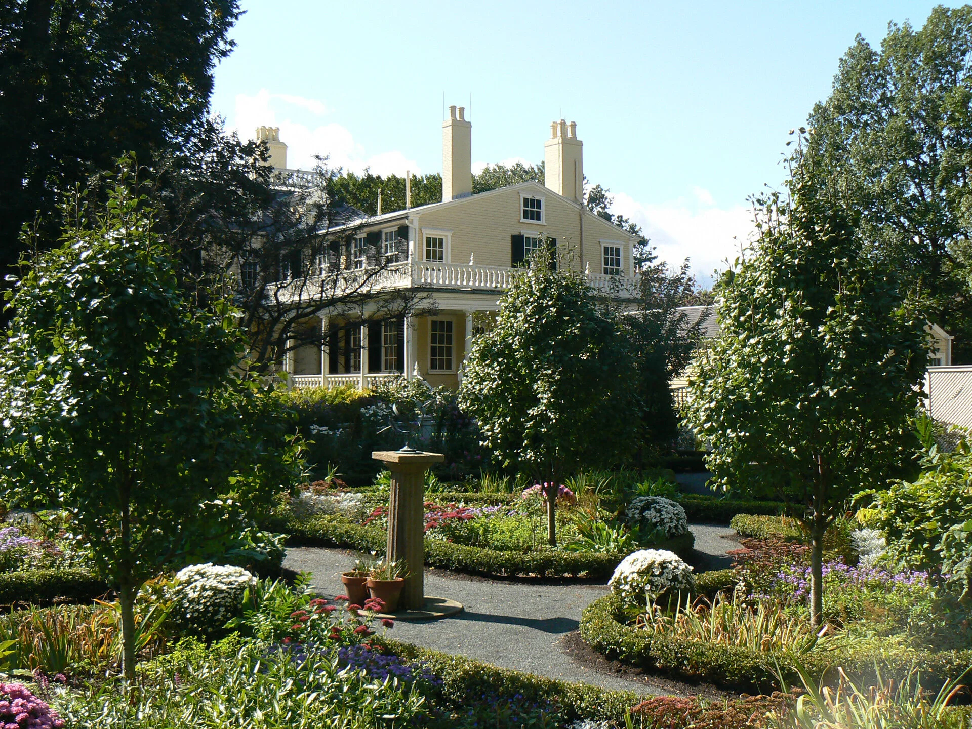 The Garden — Friends of the Longfellow HouseWashington's Headquarters
