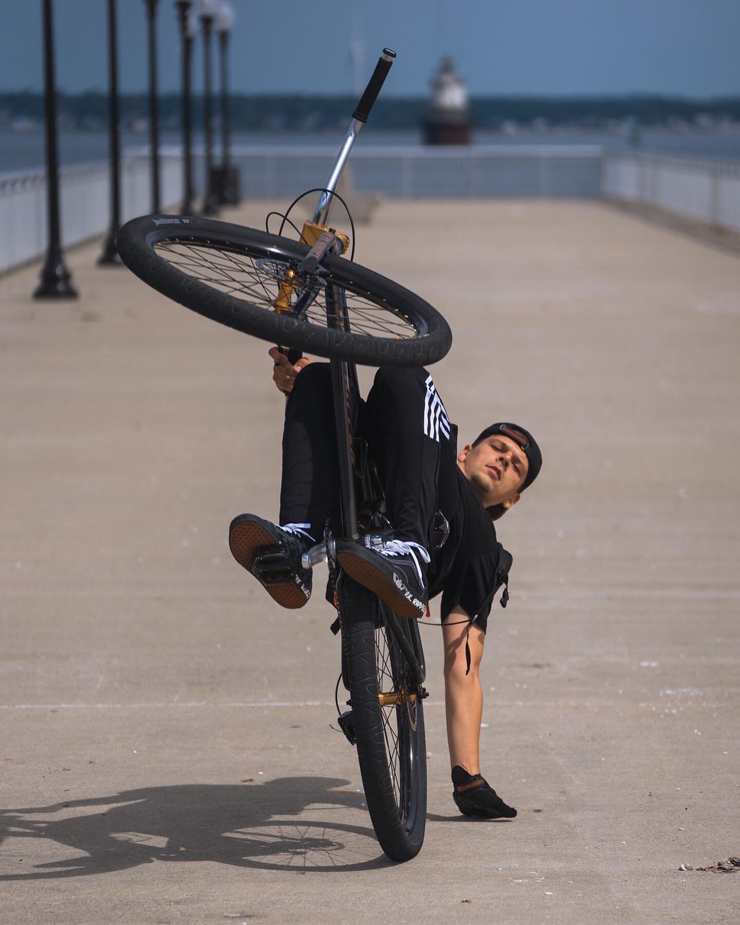 Some of my favorite shots from this shoot. Thank you to @blocks_n_clocks for letting me capture some sick shots. I&rsquo;d definitely end up in a wheelchair trying what he does. 💯 
#photography #biketricks #adrenaline #actionshots #actionsports #ill