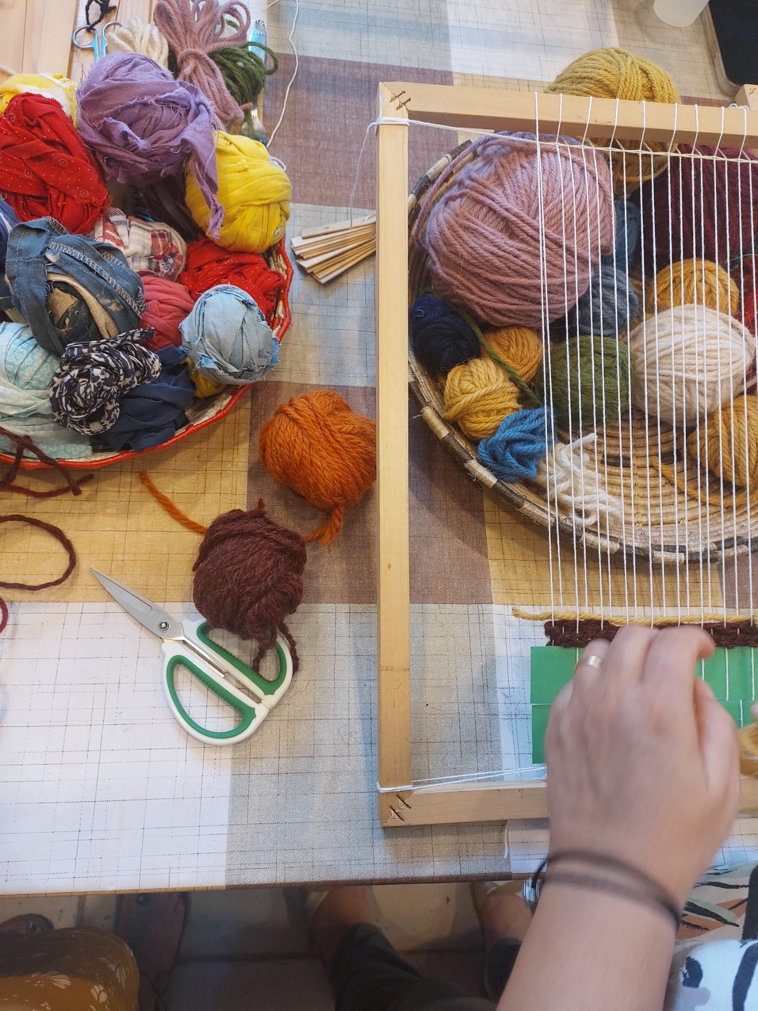 18 e 19 Ottobre. Laboratorio di telaio a cornice e telaio collettivo a cura di Giuliana Rais