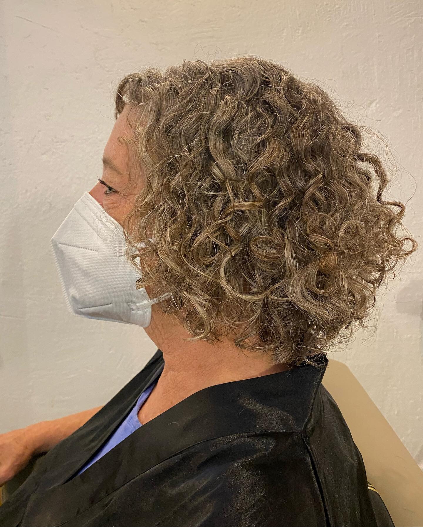 Swipe to see the huge difference, face framing is a necessity if you have a job where your head faces down all day, this is great wait to get the curly curtain out of your way and still be able to wear your hair down. #curly #curlyhair #naturalhair #