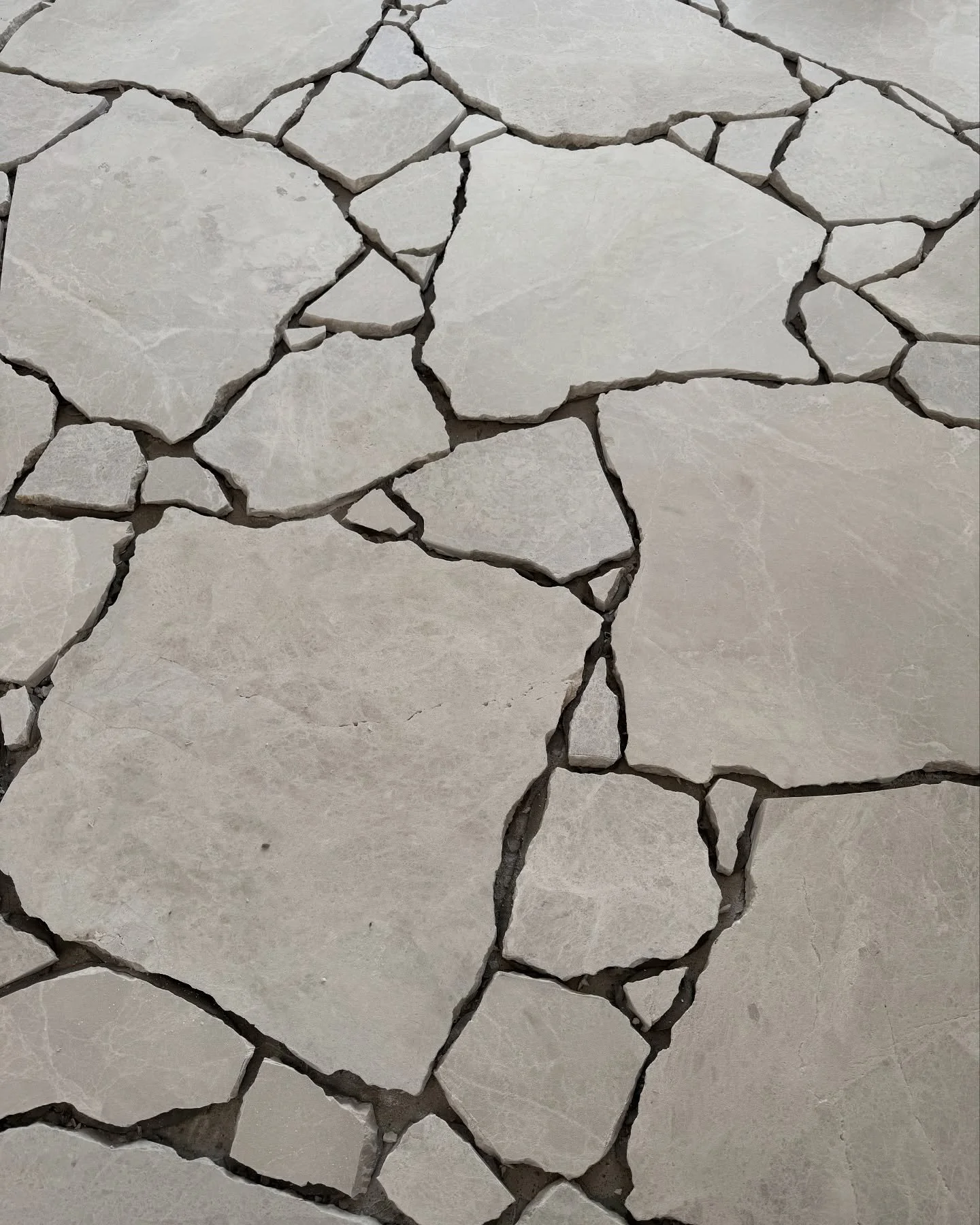 Our custom 20mm sandblasted Greige Marble crazy pave 

ST6B82146/SB/CP