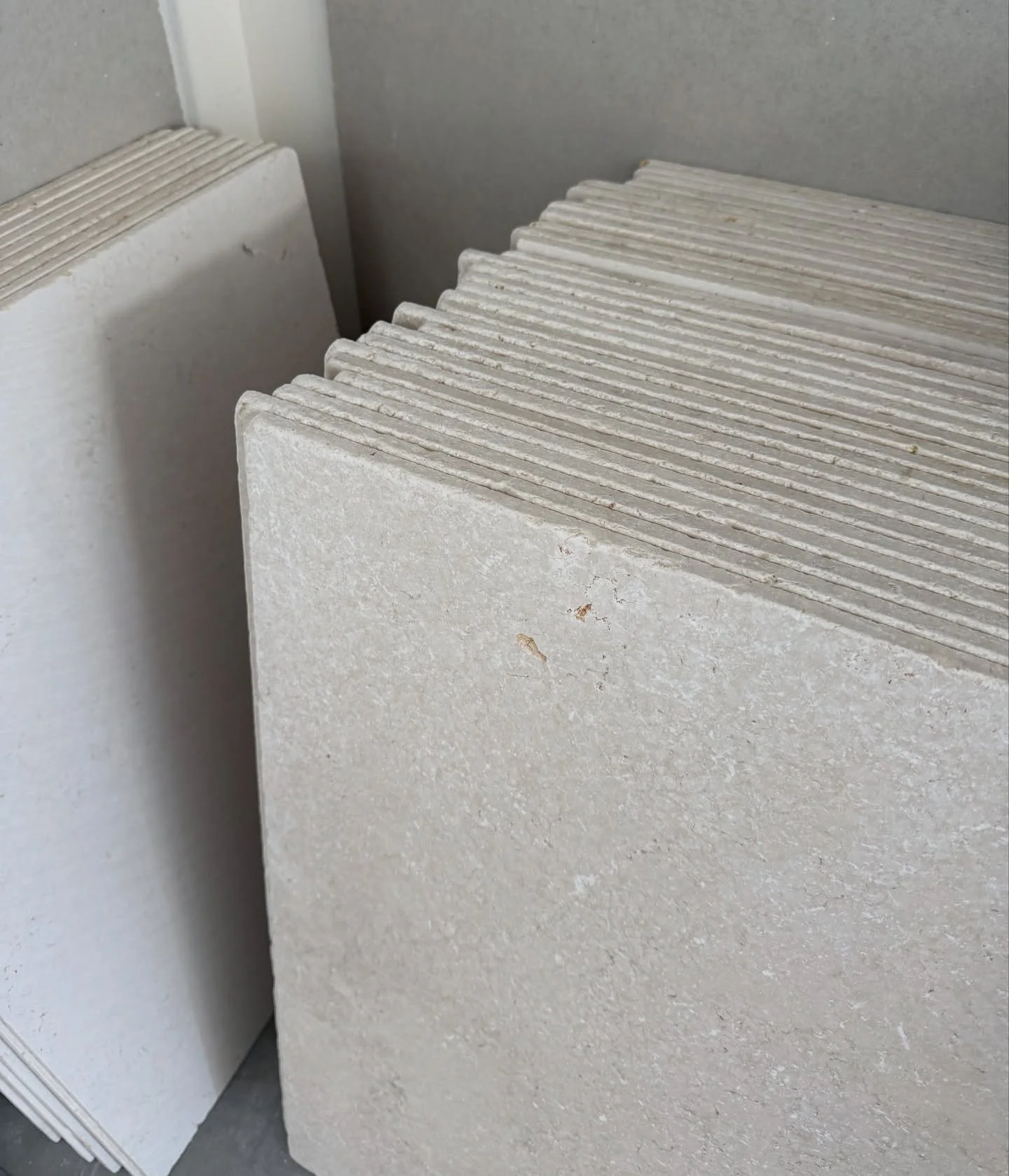 Tumbled Creama Limestone 406x610x10mm 🤍 

ST2V13146/TM