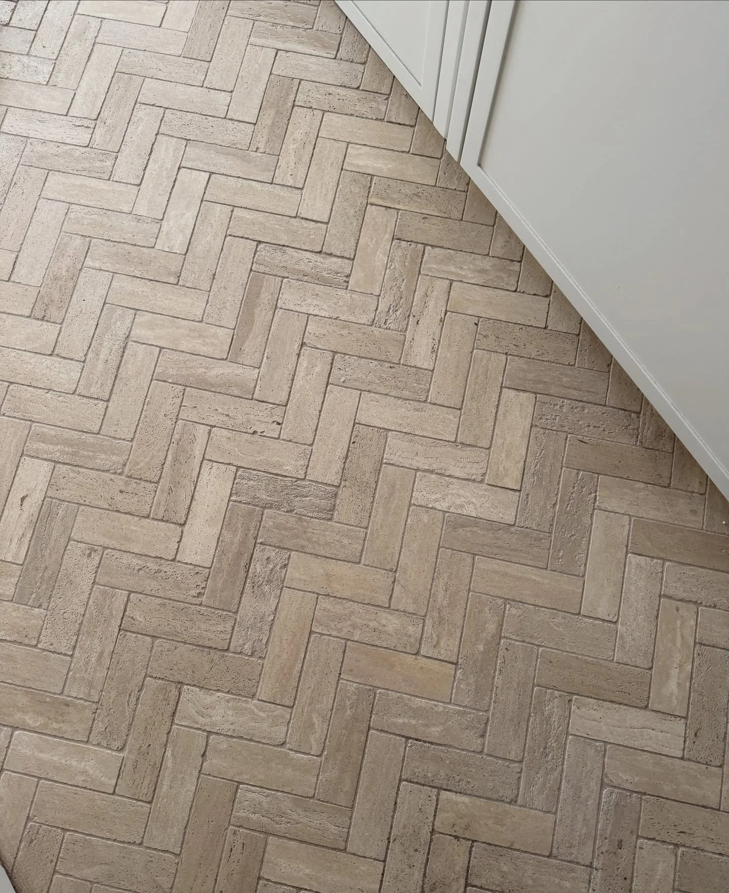 Our 150x50mm Unfilled Travertine Herringbone Mosaic 🤎