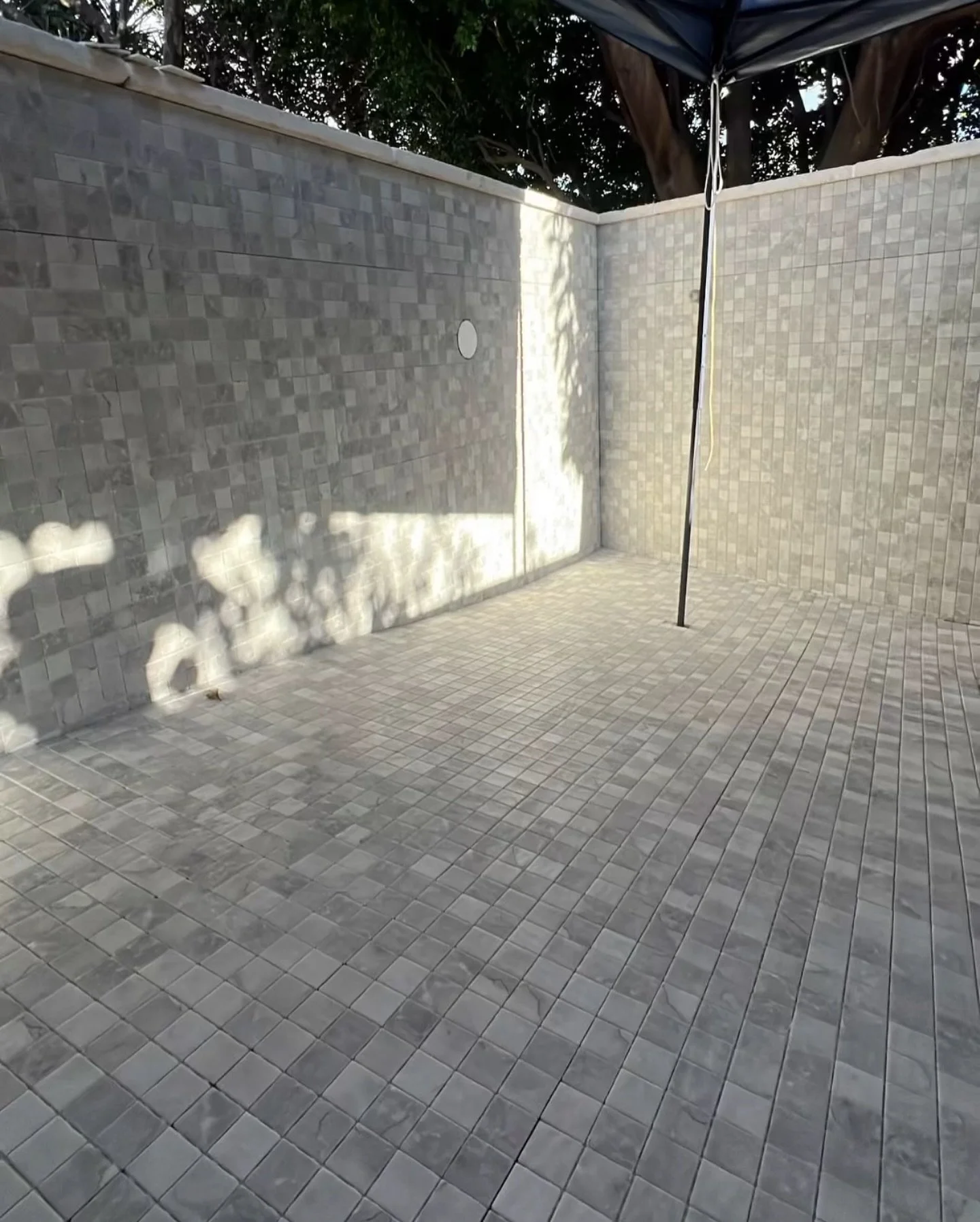 Our Soft Grey Matt 50x50mm recycled glass pool mosaic on site in Sunshine Beach 

CTSC101/5