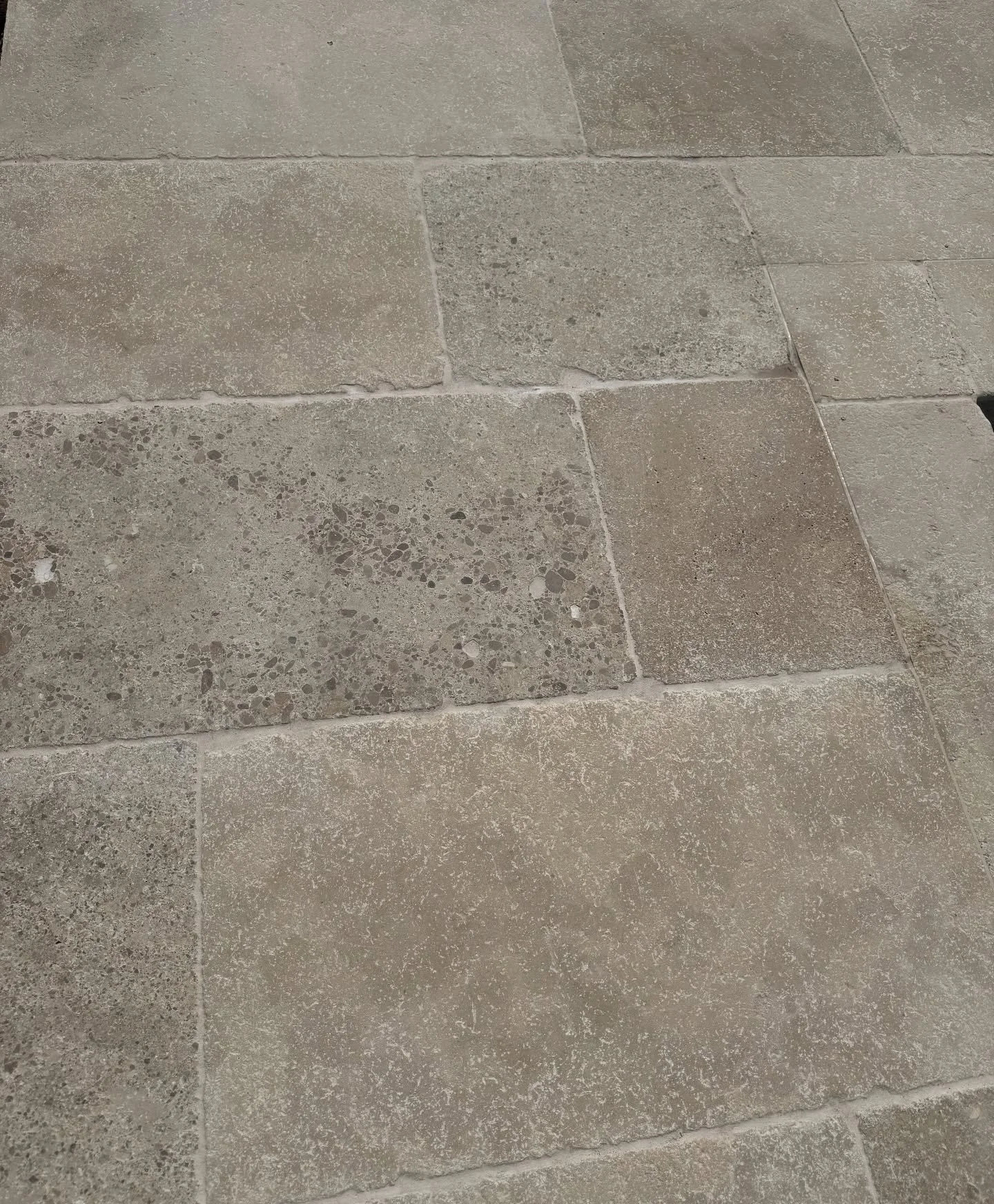 Our aged &amp; distressed Barren Limestone 🤎

200-800 x 400 x 15mm 

ST1G114