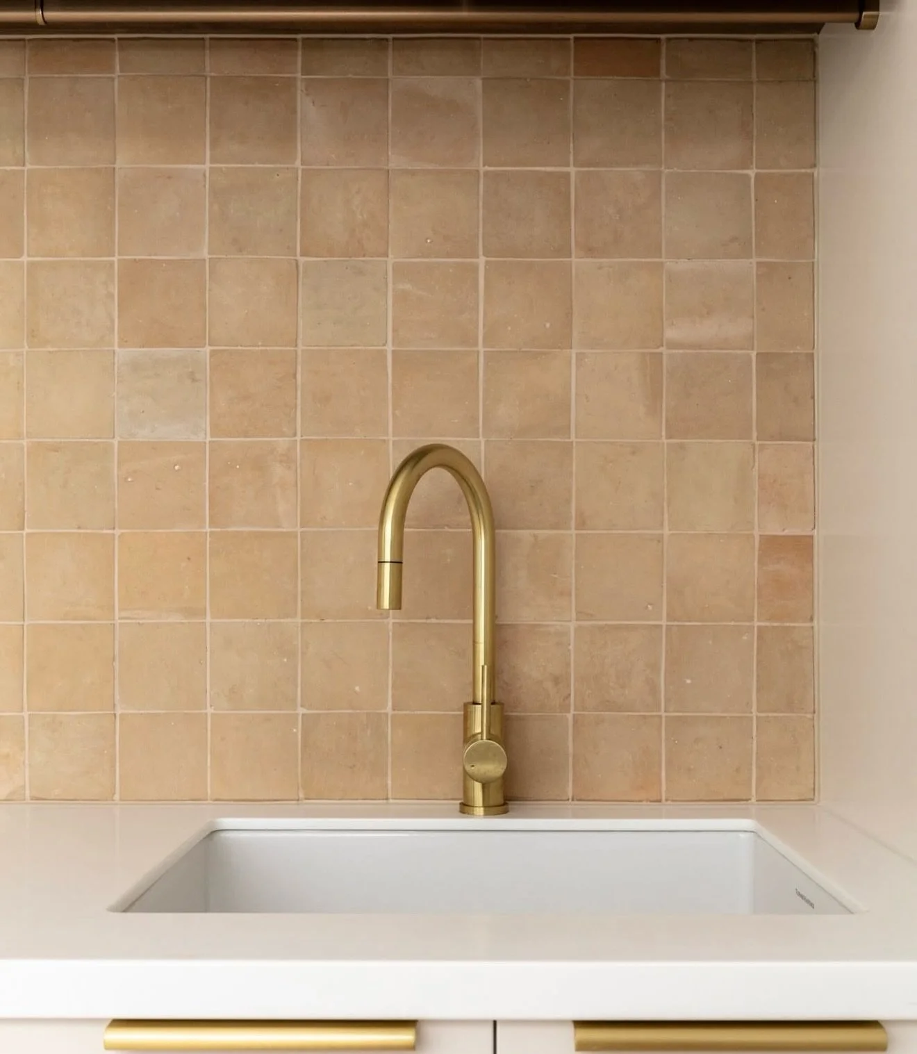 Our 100x100 unglazed Moroccan Zellige on site with @robilliardbuilding @gulldesign_ 

CT1EZ1061/V

Photography @lucasmurophotographer